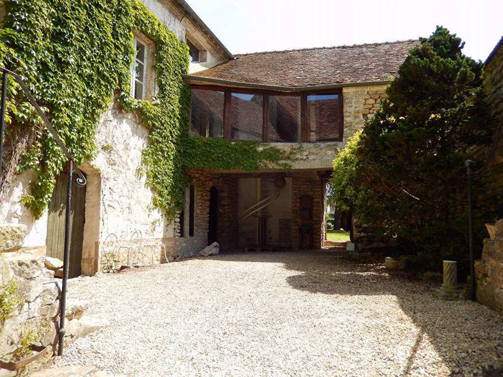 Demeure de charme en pierre du Vexin de 215m² sur un terrain de 550m² à FOLLAINVILLE