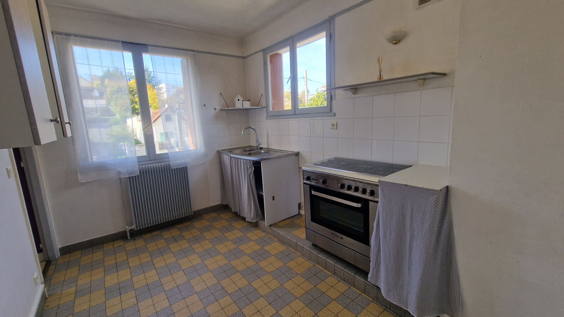 Photo Maison à Mantes-la-Ville de 2 ch avec grand jardin de presque 700m² et sous-sol total image 4/6