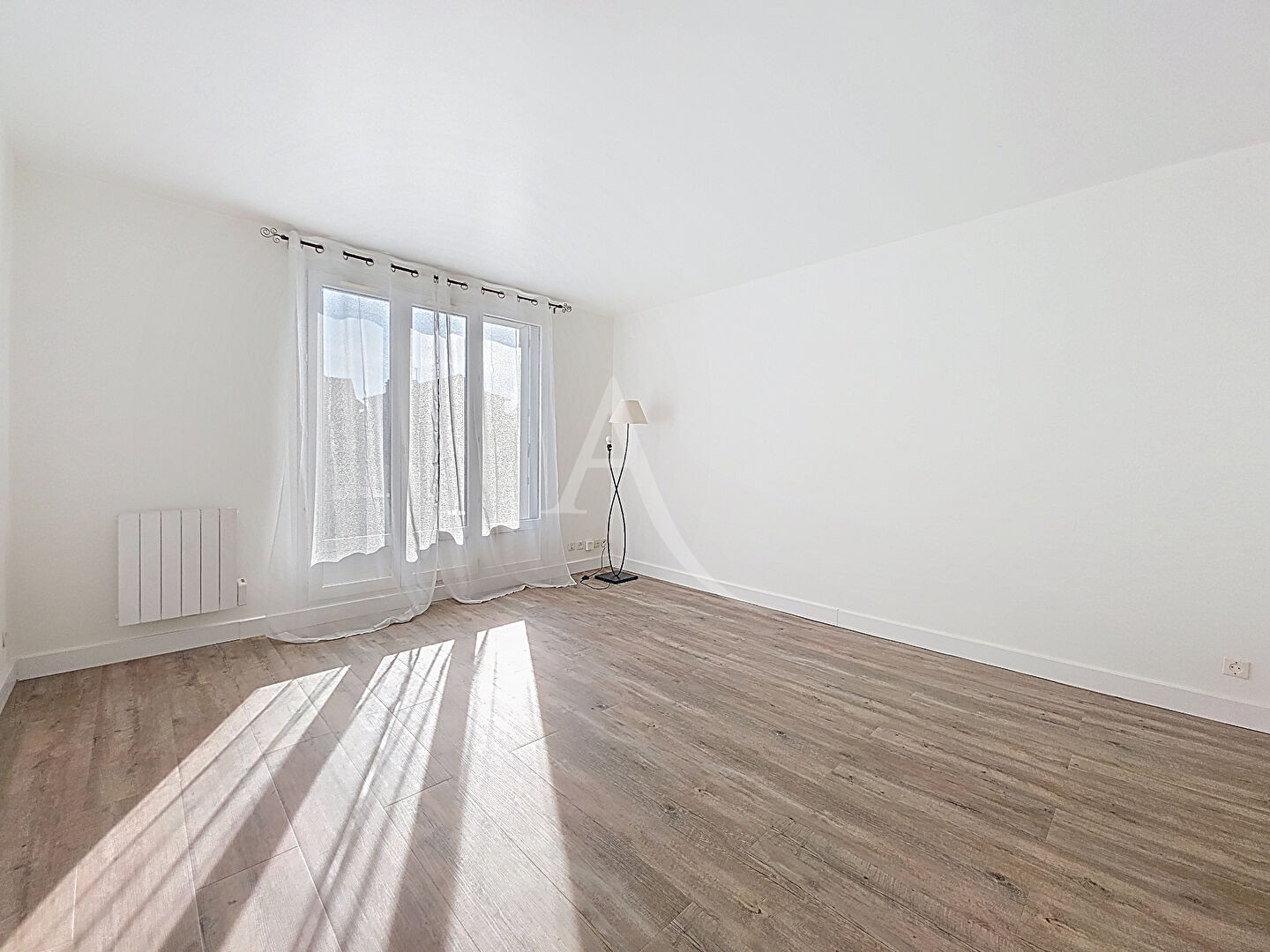 Bel appartement T2 - 35.6m² -  proche gare MANTES LA JOLIE