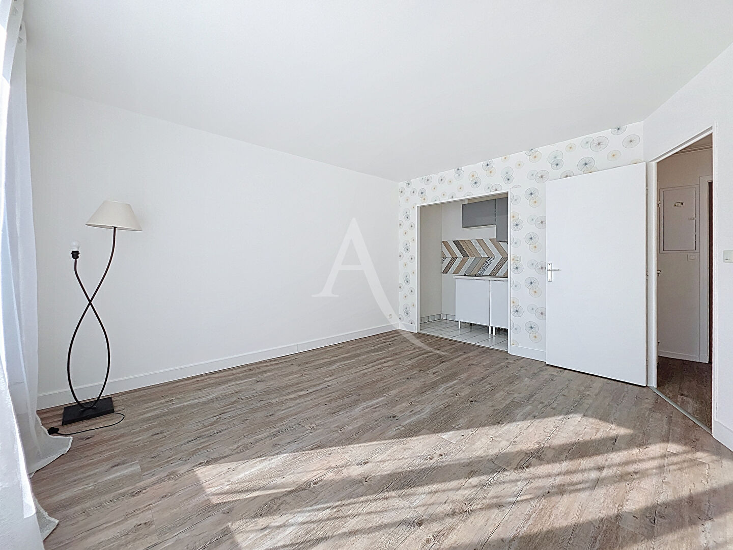 Photo Bel appartement T2 - 35.6m² -  proche gare MANTES LA JOLIE image 2/6