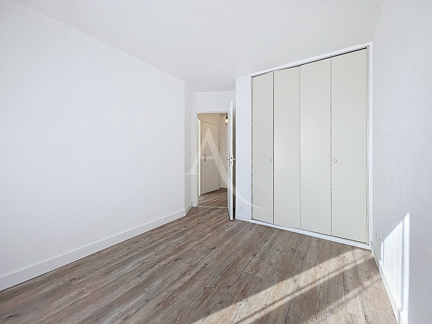 Photo Bel appartement T2 - 35.6m² -  proche gare MANTES LA JOLIE image 5/6