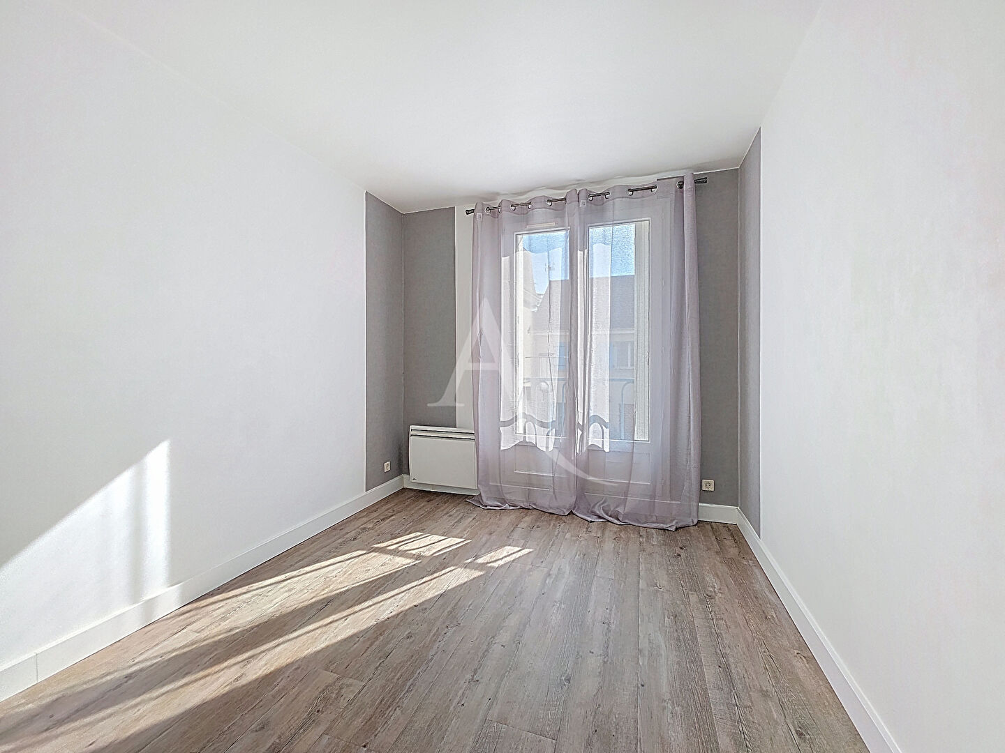 Photo Bel appartement T2 - 35.6m² -  proche gare MANTES LA JOLIE image 6/6