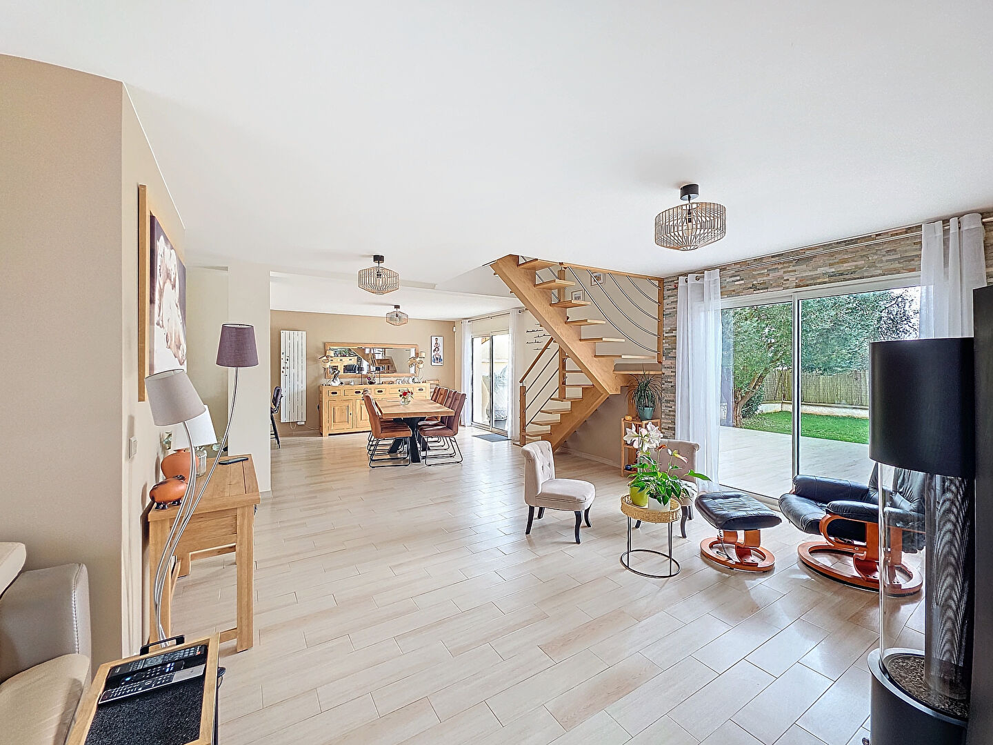 Belle maison de 180m² sur sous-sol, terrain de 500m² à ISSOU