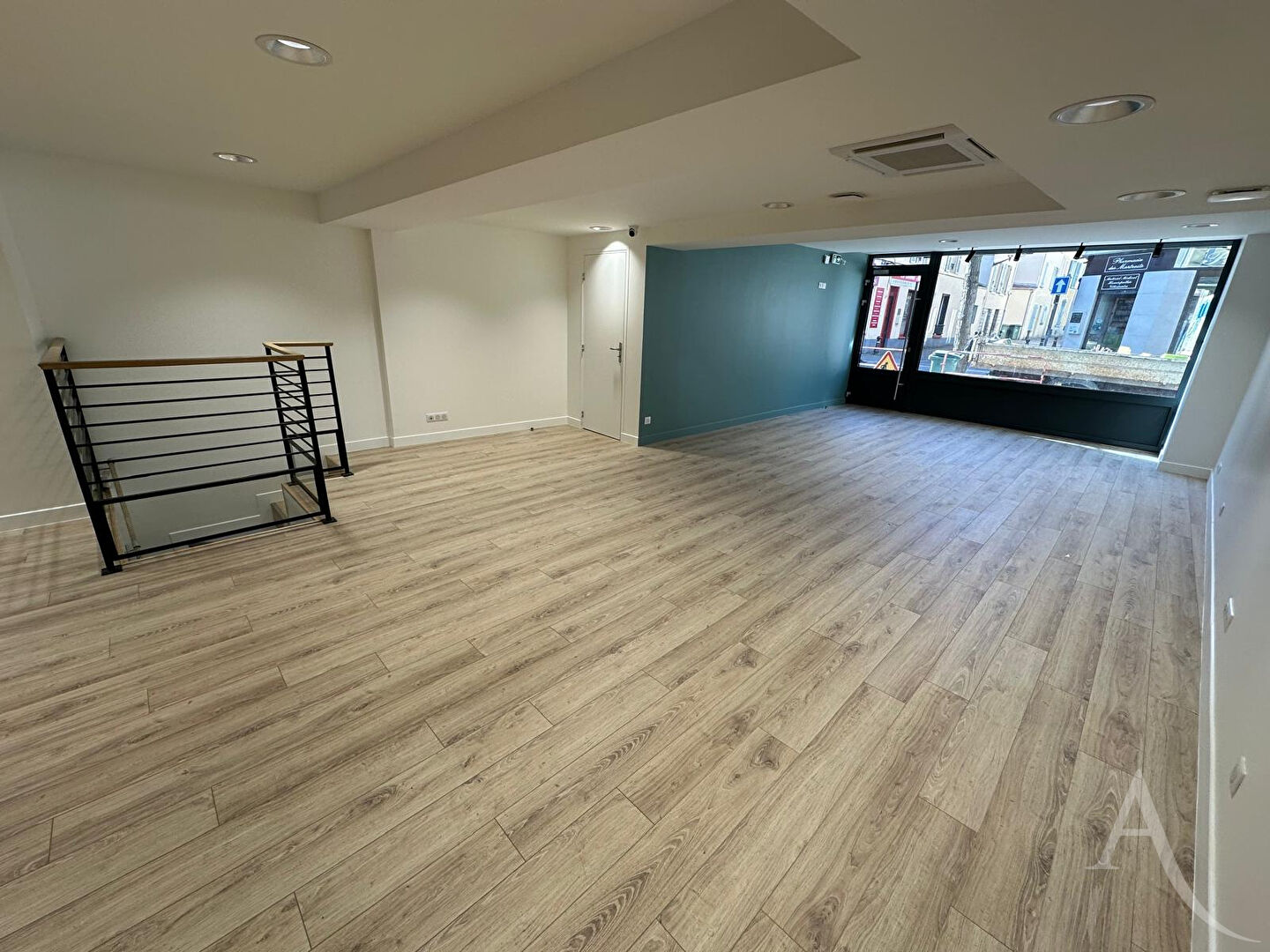 Immeuble de 296m² refait entièrement au coeur de Mantes la jolie