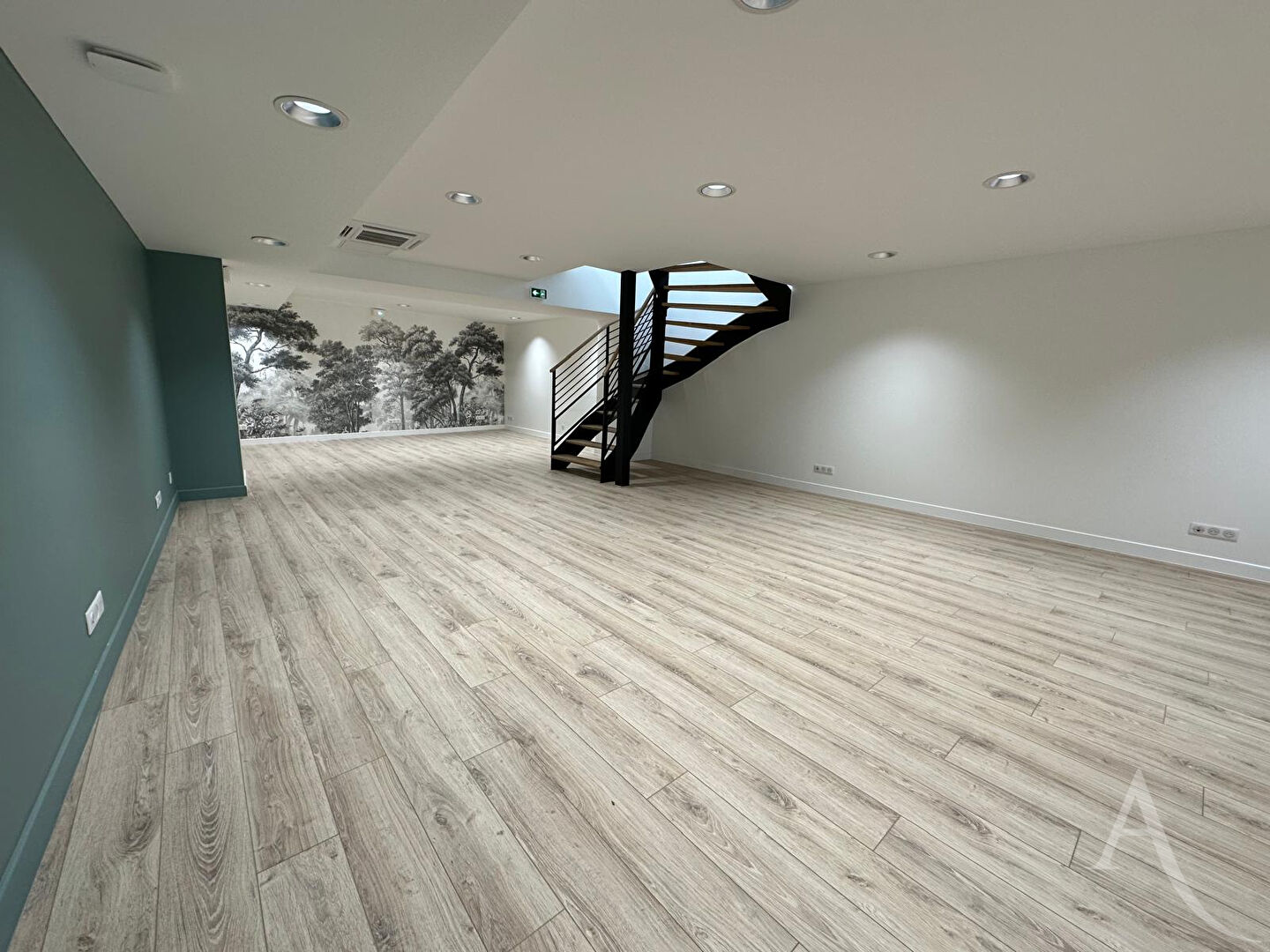 Photo Immeuble de 296m² refait entièrement au coeur de Mantes la jolie image 3/6