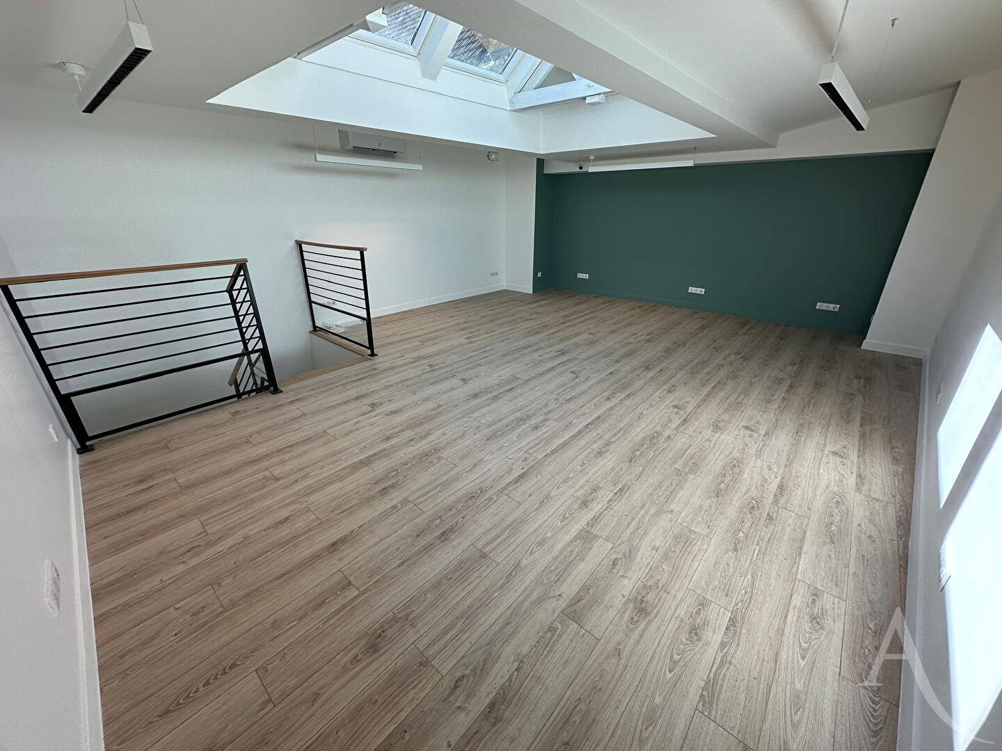 Photo Immeuble de 296m² refait entièrement au coeur de Mantes la jolie image 4/6