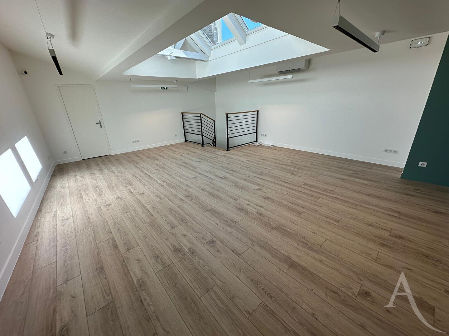 Photo Immeuble de 296m² refait entièrement au coeur de Mantes la jolie image 5/6