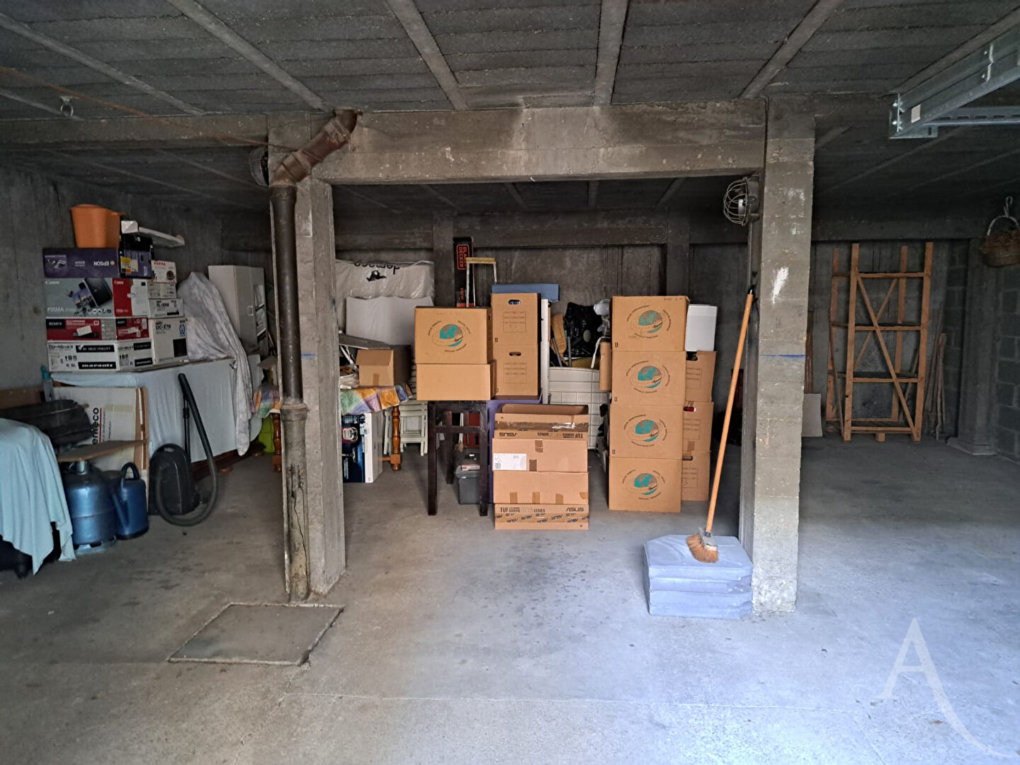 Photo À vendre ? Box fermé 17,8 m² ? Plein centre-ville image 2/3