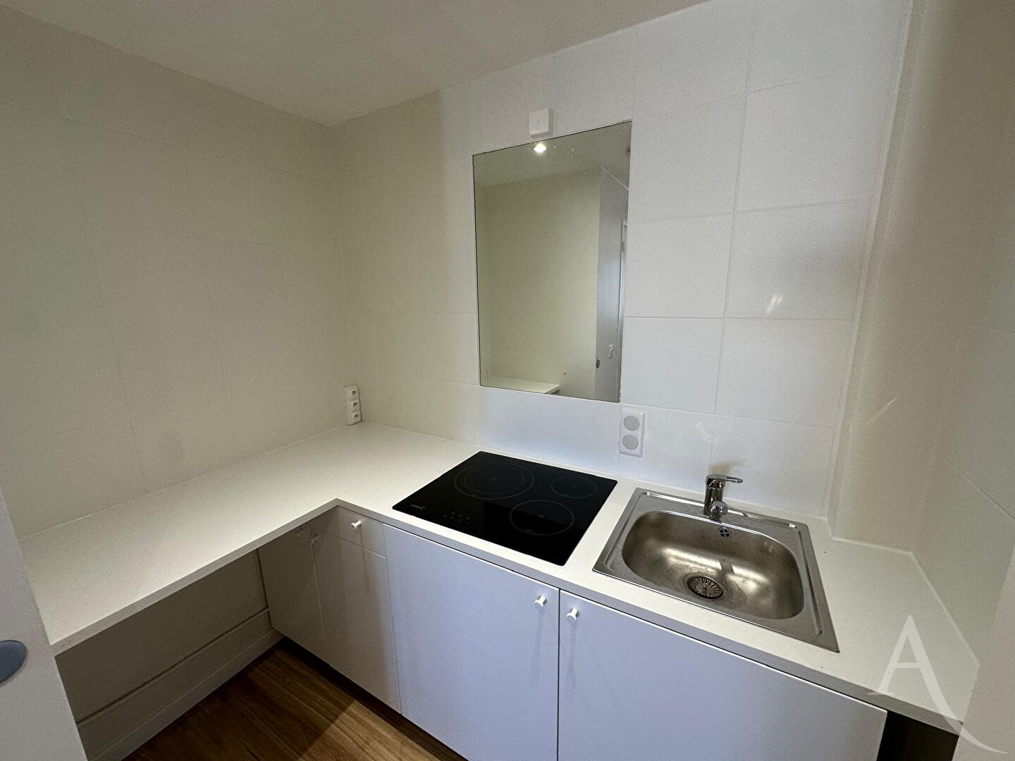 Photo Beau duplex entièrement rénové 1 ch et 1 bureau à 5 min de la gare. image 4/6