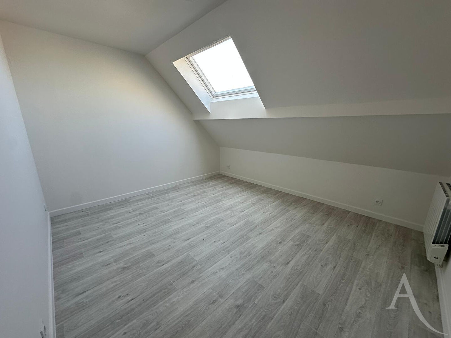 Photo Beau duplex entièrement rénové 1 ch et 1 bureau à 5 min de la gare. image 6/6