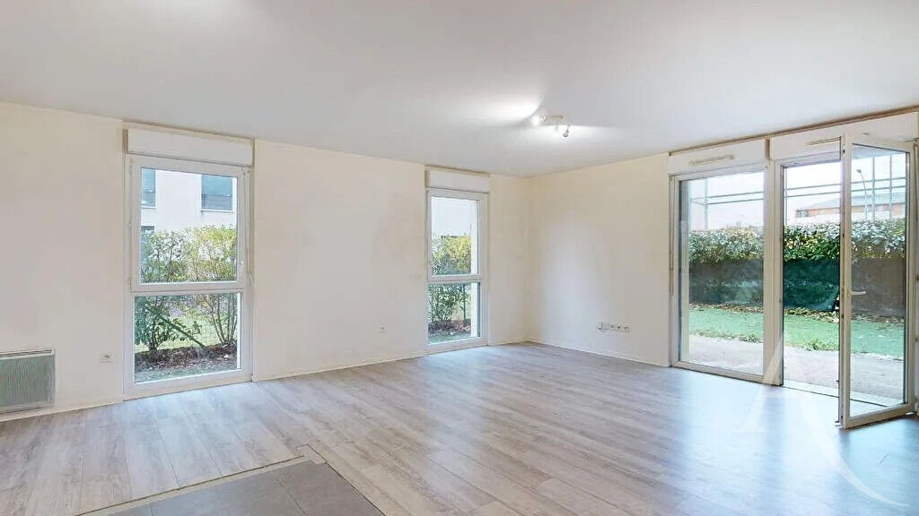 Photo Bel appartement de 65 m² avec jardin situé à deux pas de la gare de Mantes la Jolie image 2/6