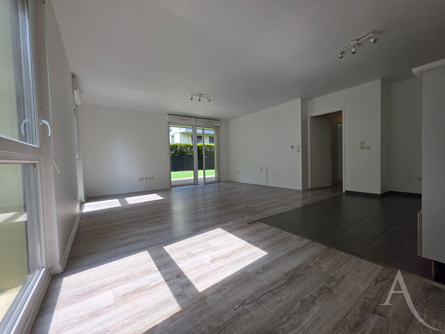 Photo Bel appartement de 65 m² avec jardin situé à deux pas de la gare de Mantes la Jolie image 4/6