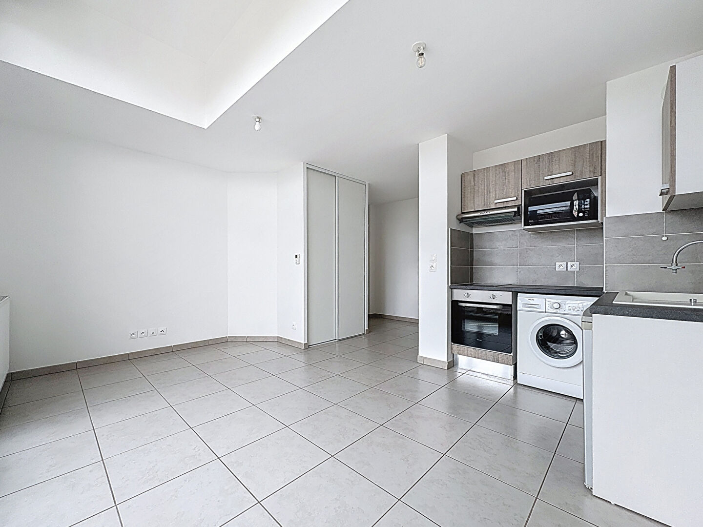 Photo Appartement F2 à Mantes La Ville à 5min de la Gare de Mantes la Jolie et 1 place de parking image 5/6