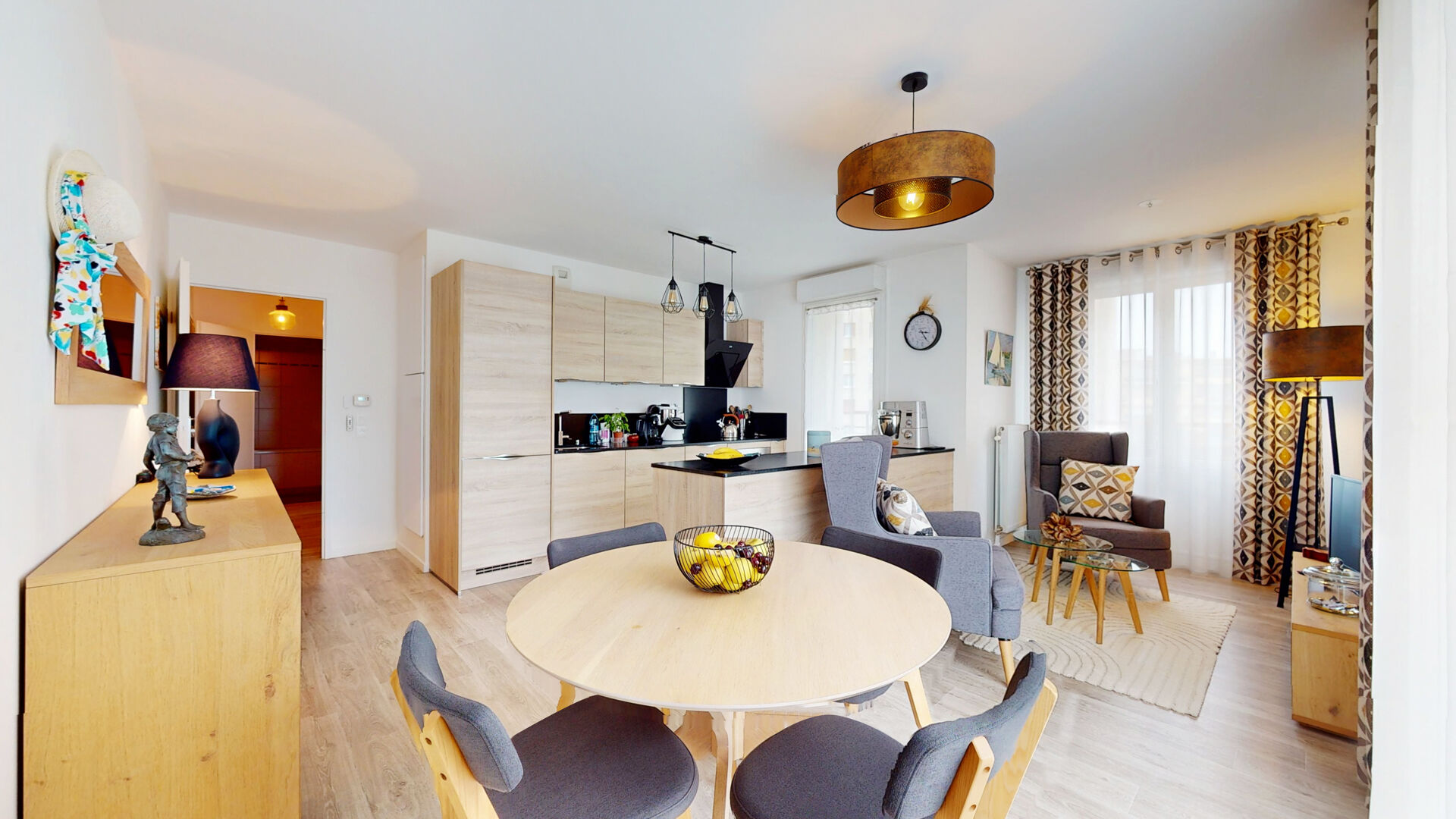 Appartement 3 pièces, au bord de seine  de MANTES LA JOLIE avec 2 balcons.