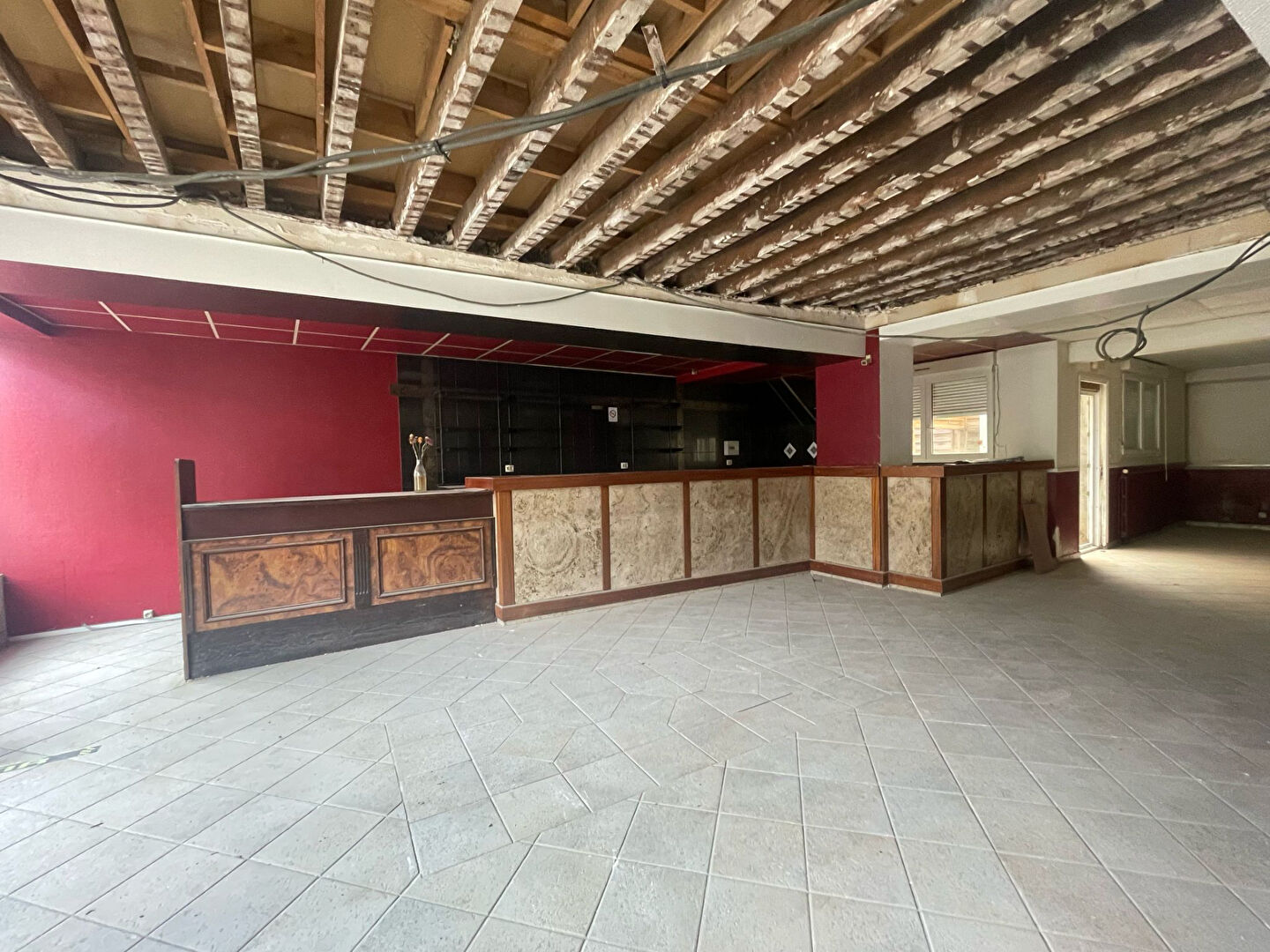 Photo Ensemble immobilier à fort potentiel avec local commercial en RDC + habitation à rénover. image 4/6