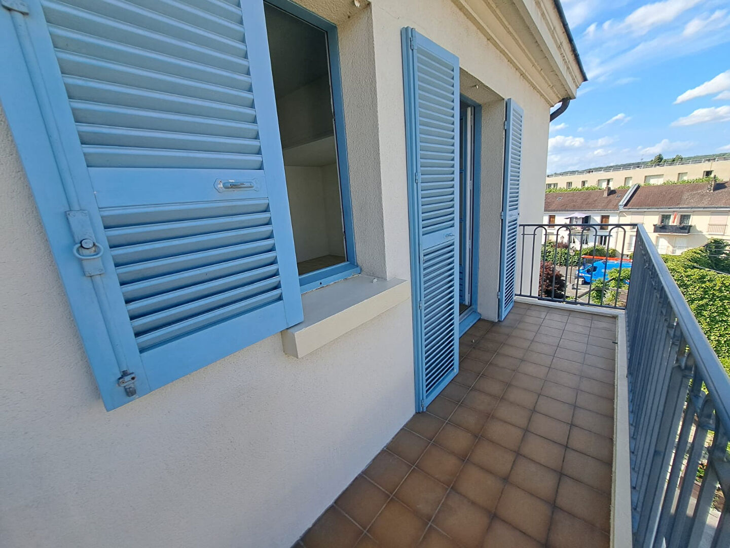 Appartement Mantes La Jolie F3 de 64.84 m² avec garage en s/sol et cave.
