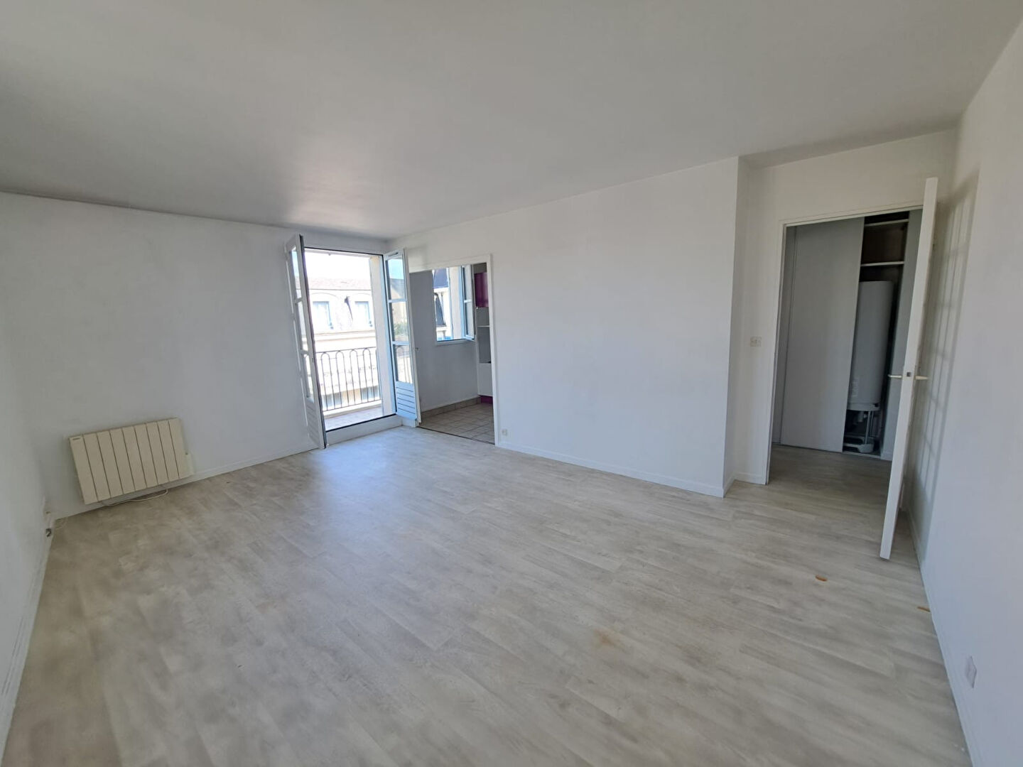 Photo Appartement Mantes La Jolie F3 de 64.84 m² avec garage en s/sol et cave. image 2/6