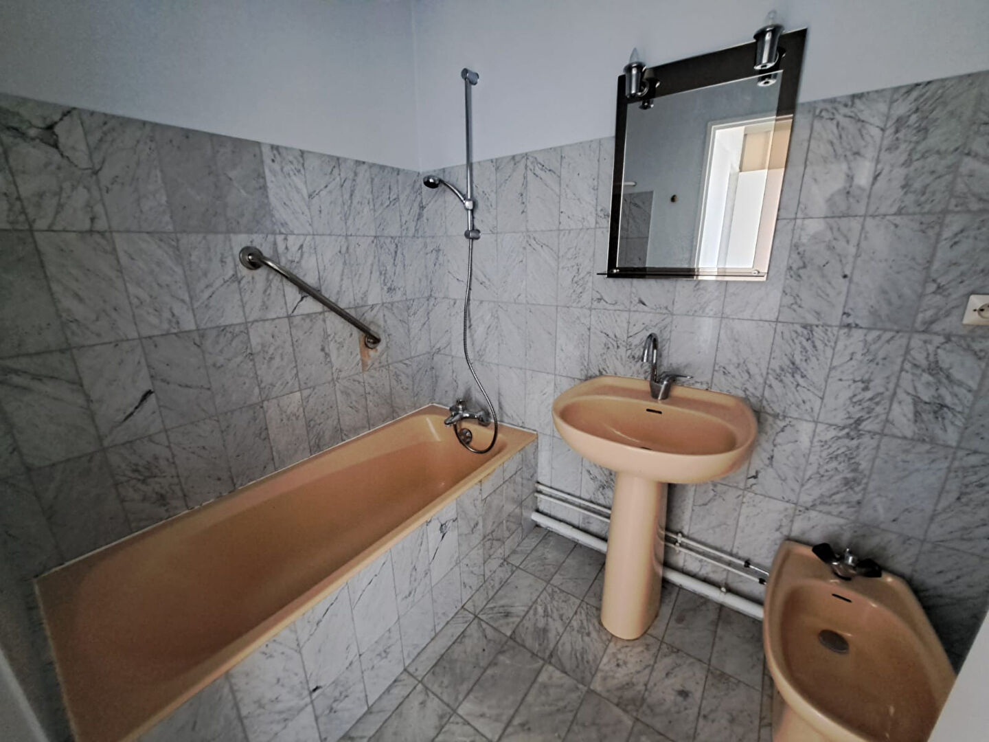 Photo Appartement Mantes La Jolie F3 de 64.84 m² avec garage en s/sol et cave. image 6/6