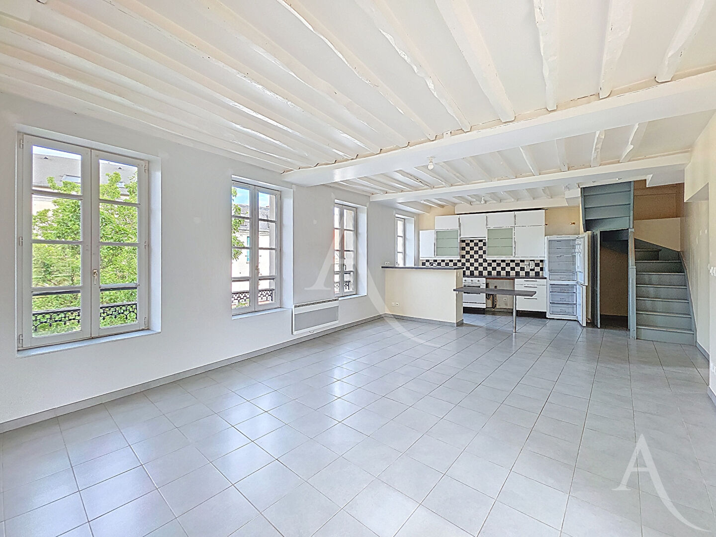 APPARTEMENT EN DUPLEX - 4 PIECES HYPER CENTRE MANTES LA JOLIE