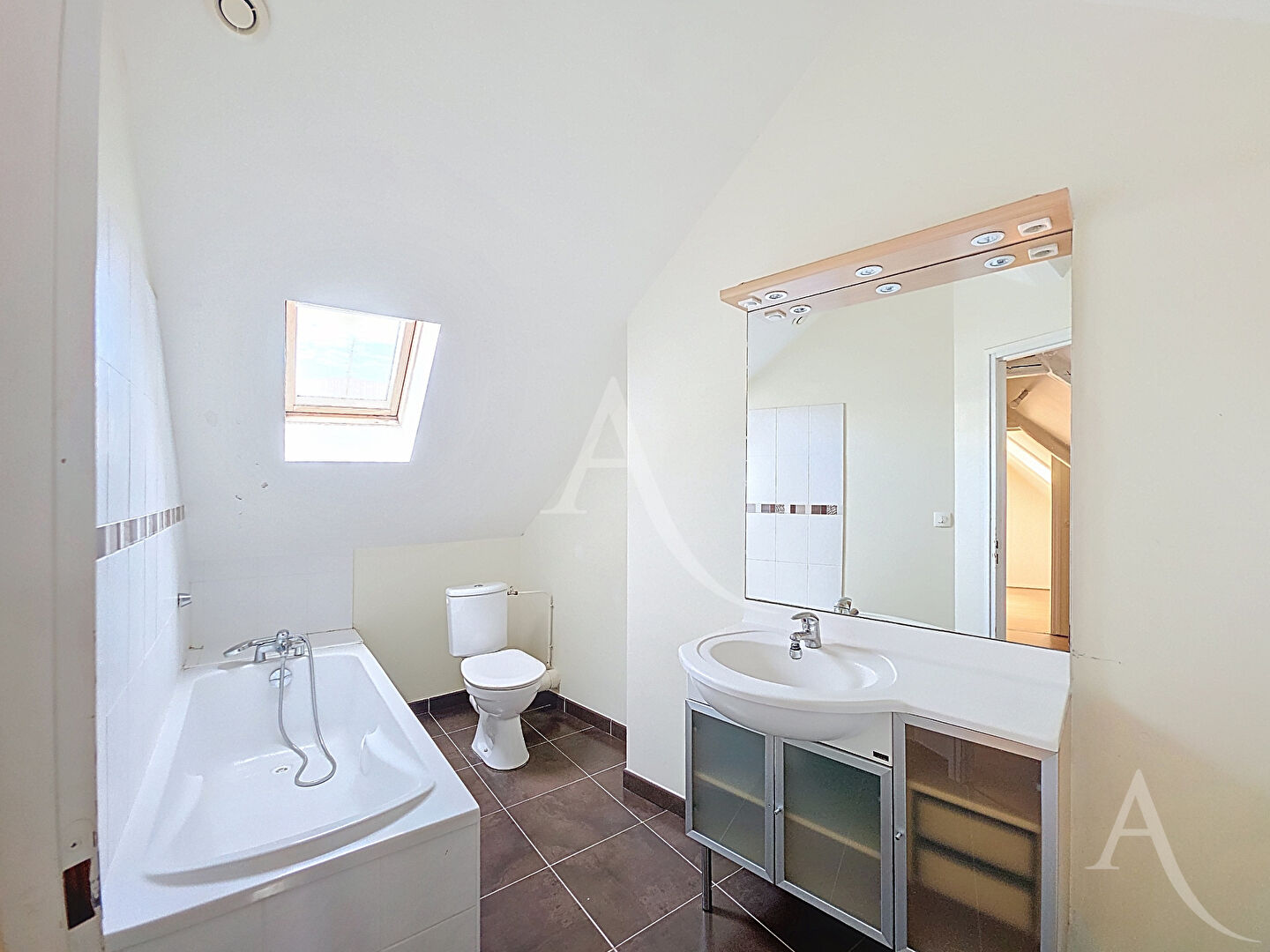 Photo APPARTEMENT EN DUPLEX - 4 PIECES HYPER CENTRE MANTES LA JOLIE image 4/6