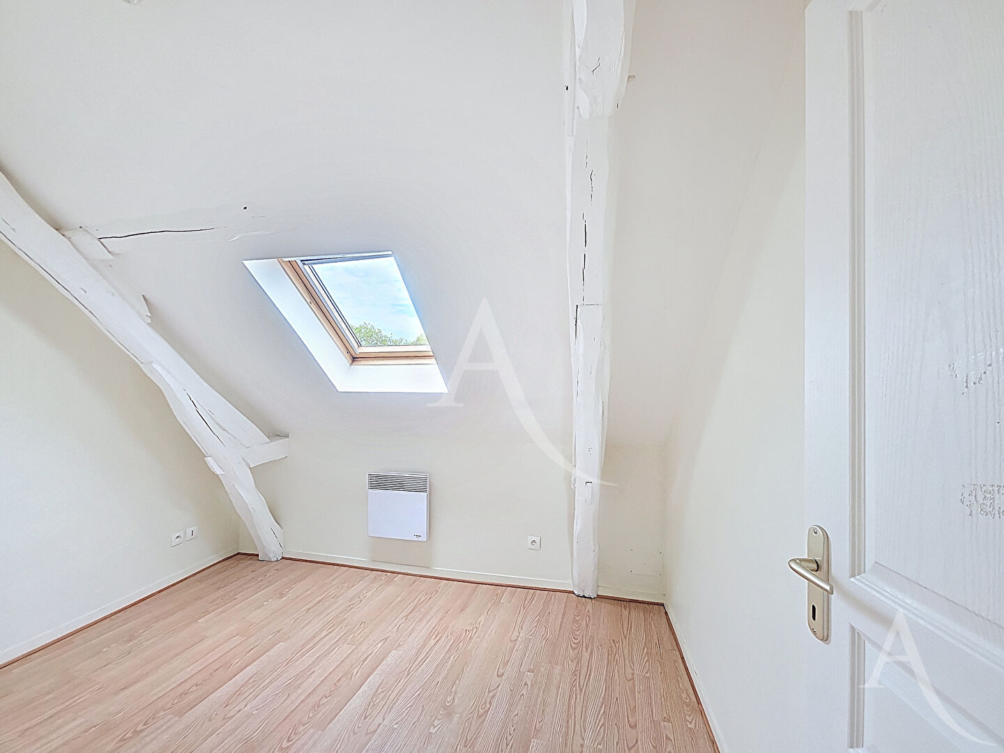 Photo APPARTEMENT EN DUPLEX - 4 PIECES HYPER CENTRE MANTES LA JOLIE image 5/6