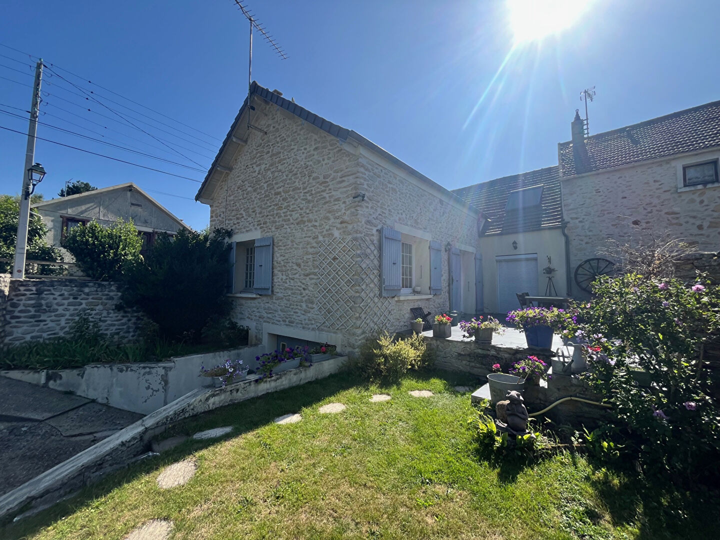 Maison Fontenay Saint Pere 6 pièce(s) 158 m2, sous-sol, jardin.