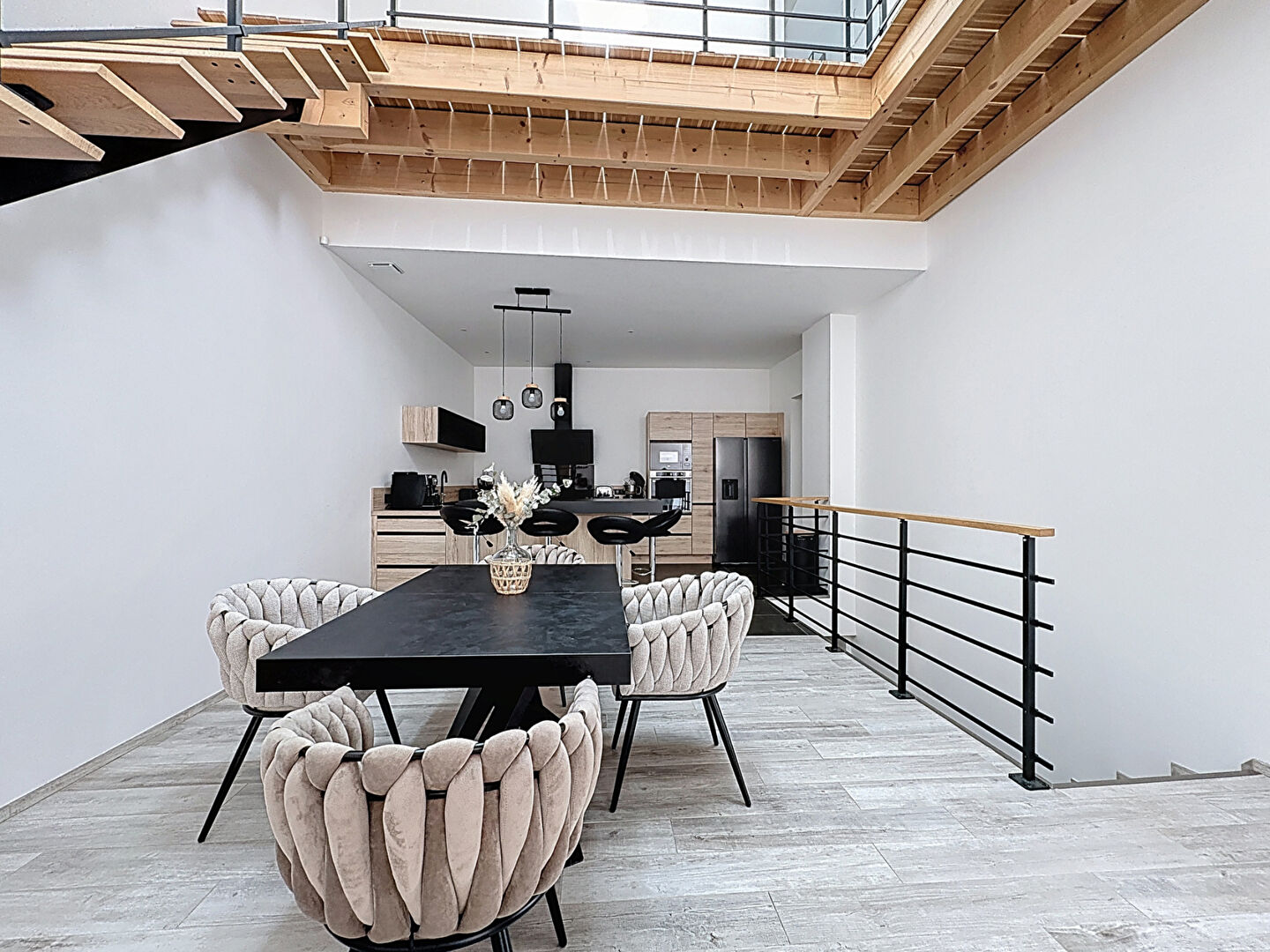 Photo Maison d'environ 225m², 8 pièces, 5 chambres, avec Parking et sous-sol total, jardin au coeur de Flins sur Seine image 2/6