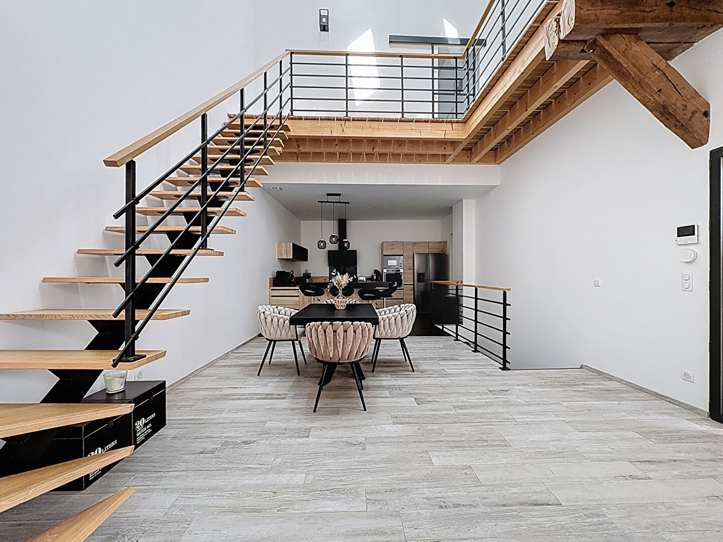 Photo Maison d'environ 225m², 8 pièces, 5 chambres, avec Parking et sous-sol total, jardin au coeur de Flins sur Seine image 3/6