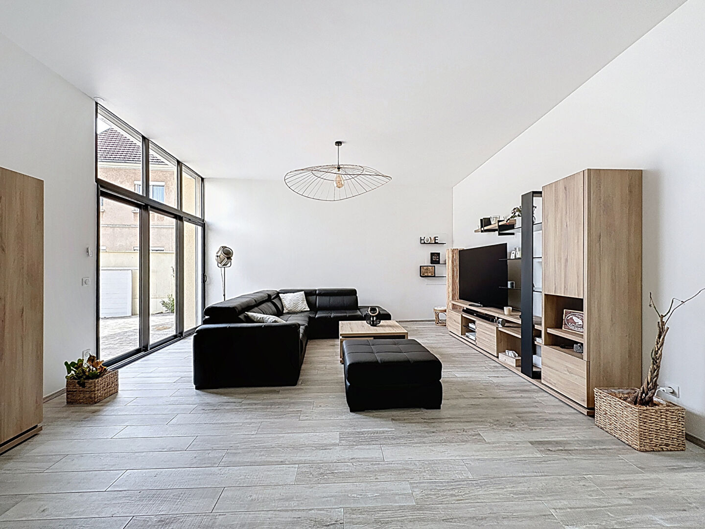 Photo Maison d'environ 225m², 8 pièces, 5 chambres, avec Parking et sous-sol total, jardin au coeur de Flins sur Seine image 4/6