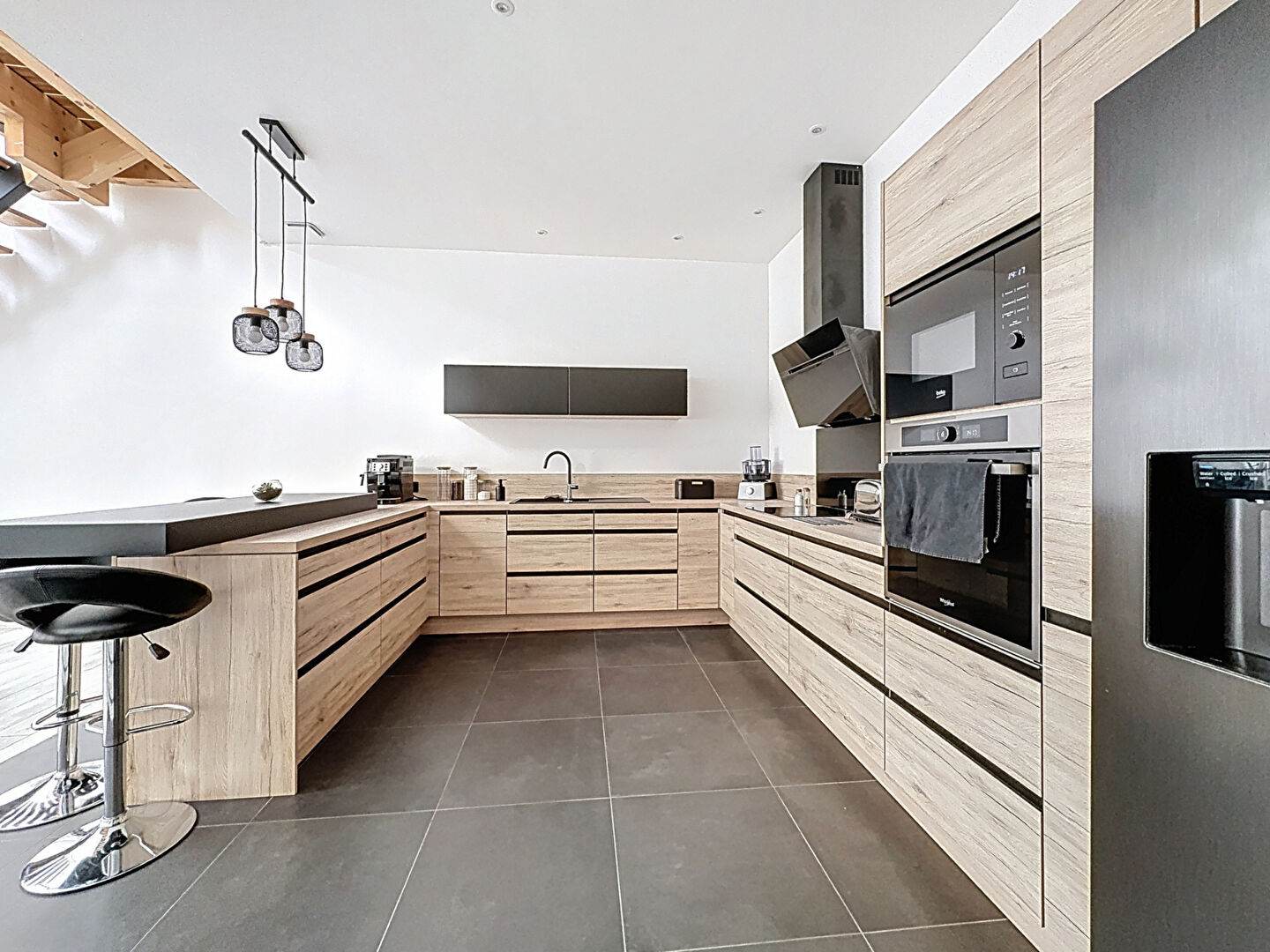 Photo Maison d'environ 225m², 8 pièces, 5 chambres, avec Parking et sous-sol total, jardin au coeur de Flins sur Seine image 6/6