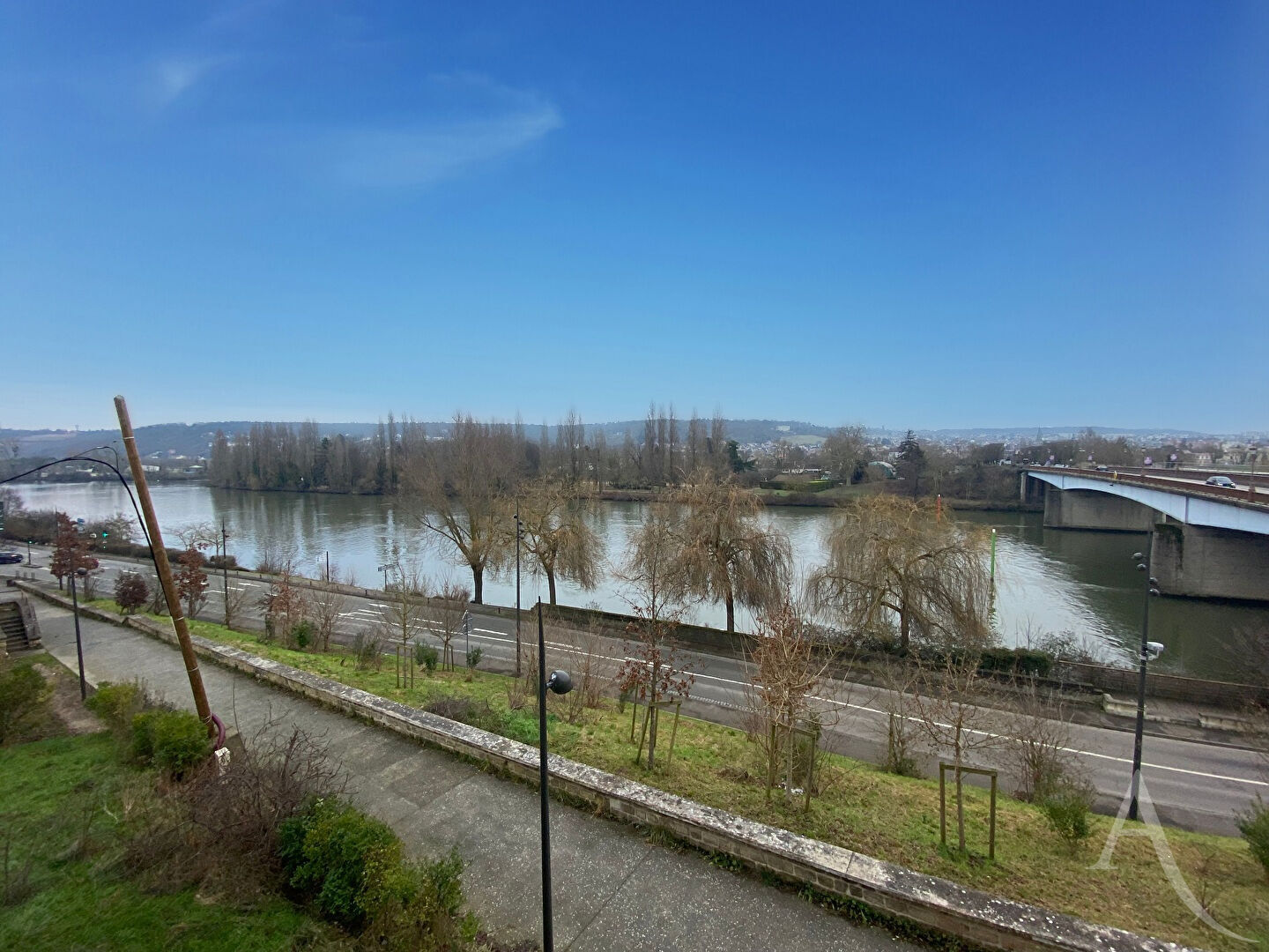 Bel appartement vue Seine, centre ville Mantes La Jolie 2 pièces