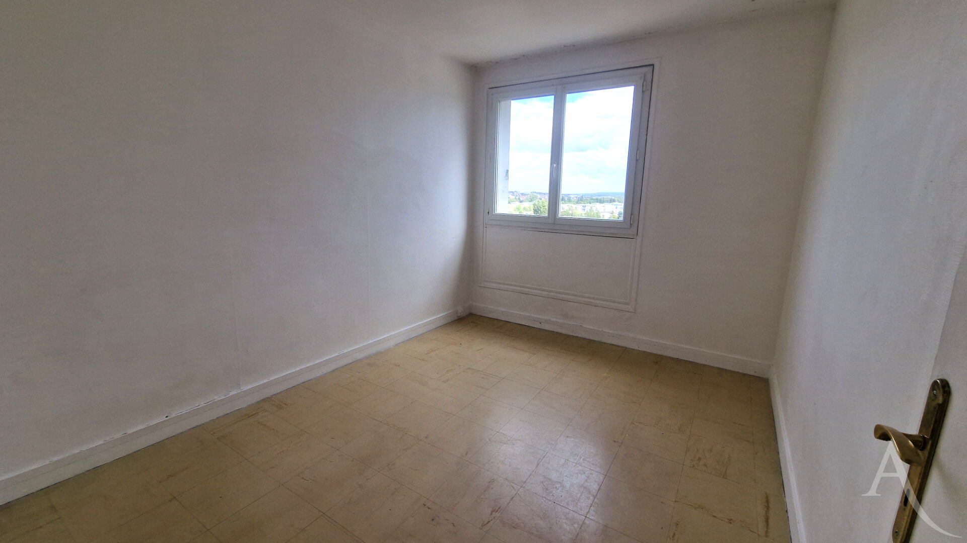 Photo Bel appartement à Mantes La Jolie 3 pièces de 57 m² avec cave et un parking image 4/5