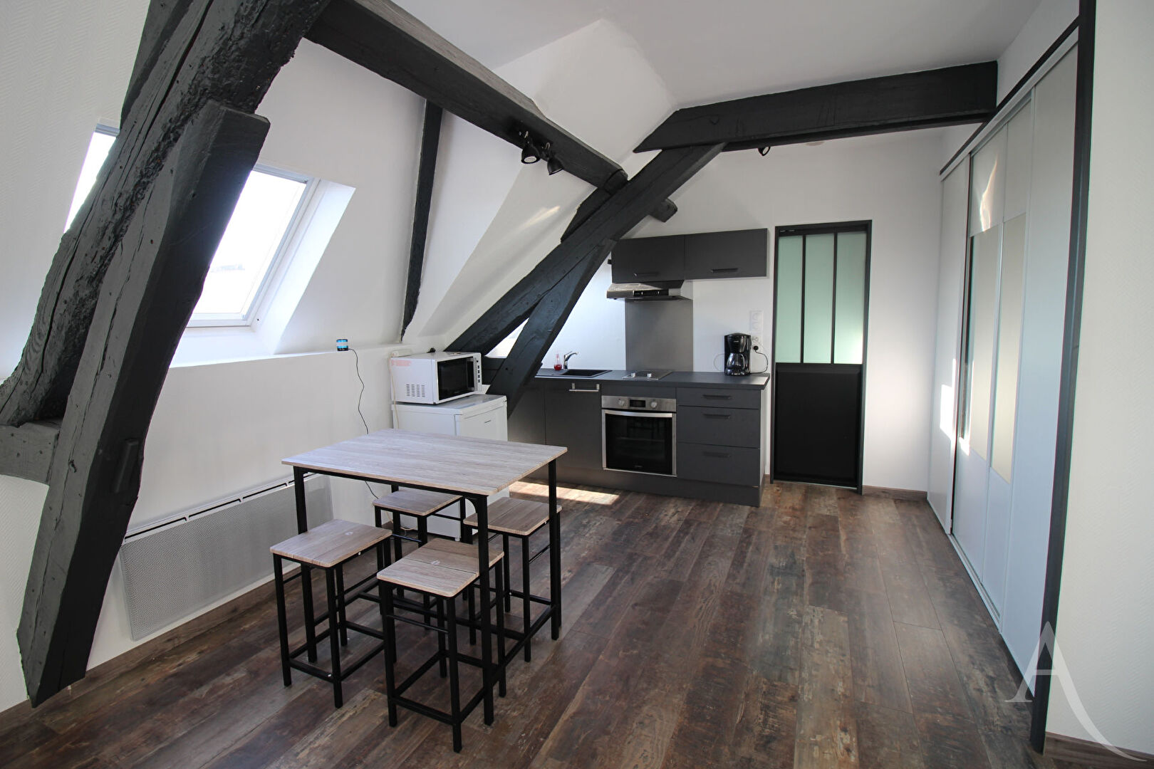Appartement meublé 1 pièce de 27m², coeur de ville de Mantes la Jolie