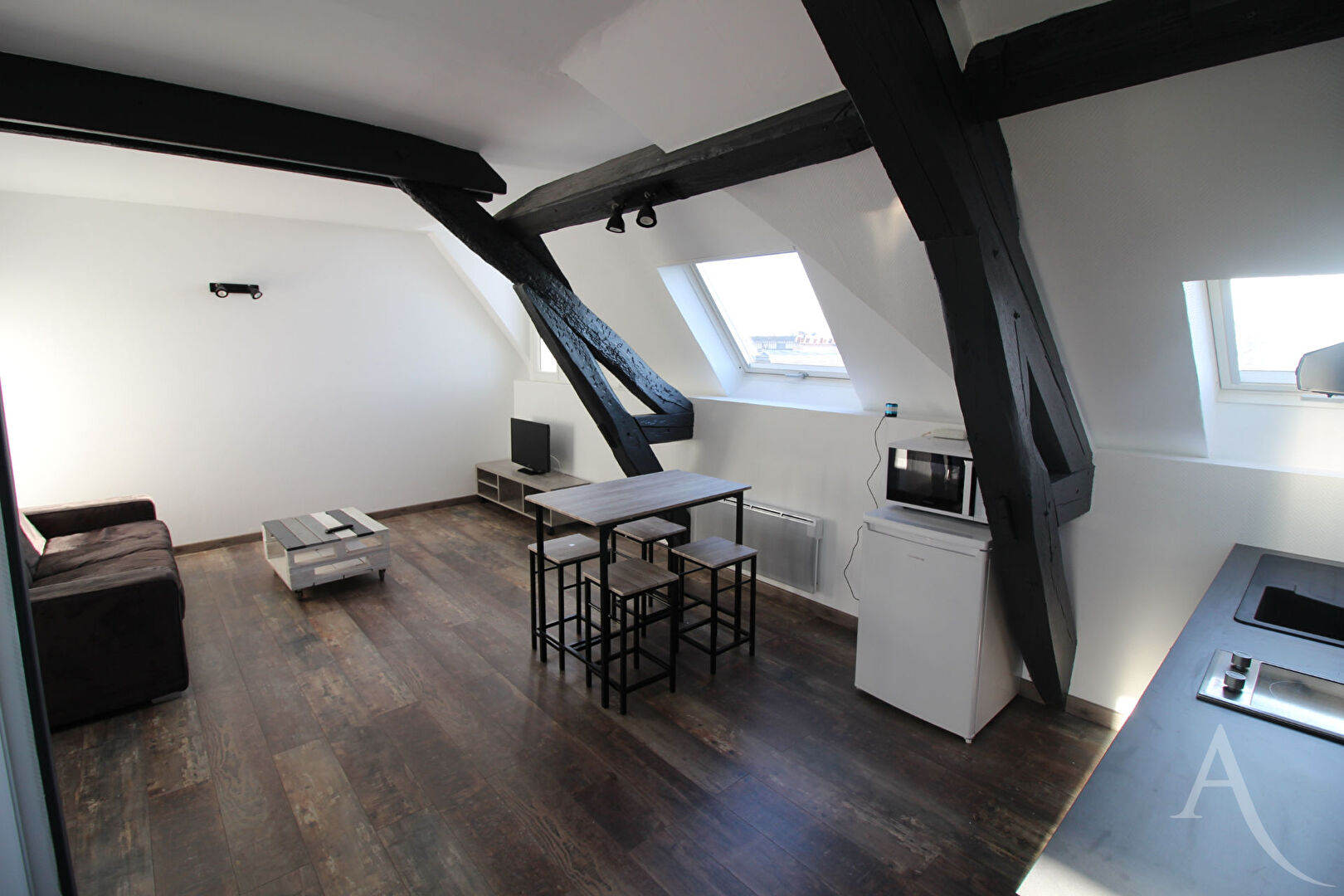 Photo Appartement meublé 1 pièce de 27m², coeur de ville de Mantes la Jolie image 2/5