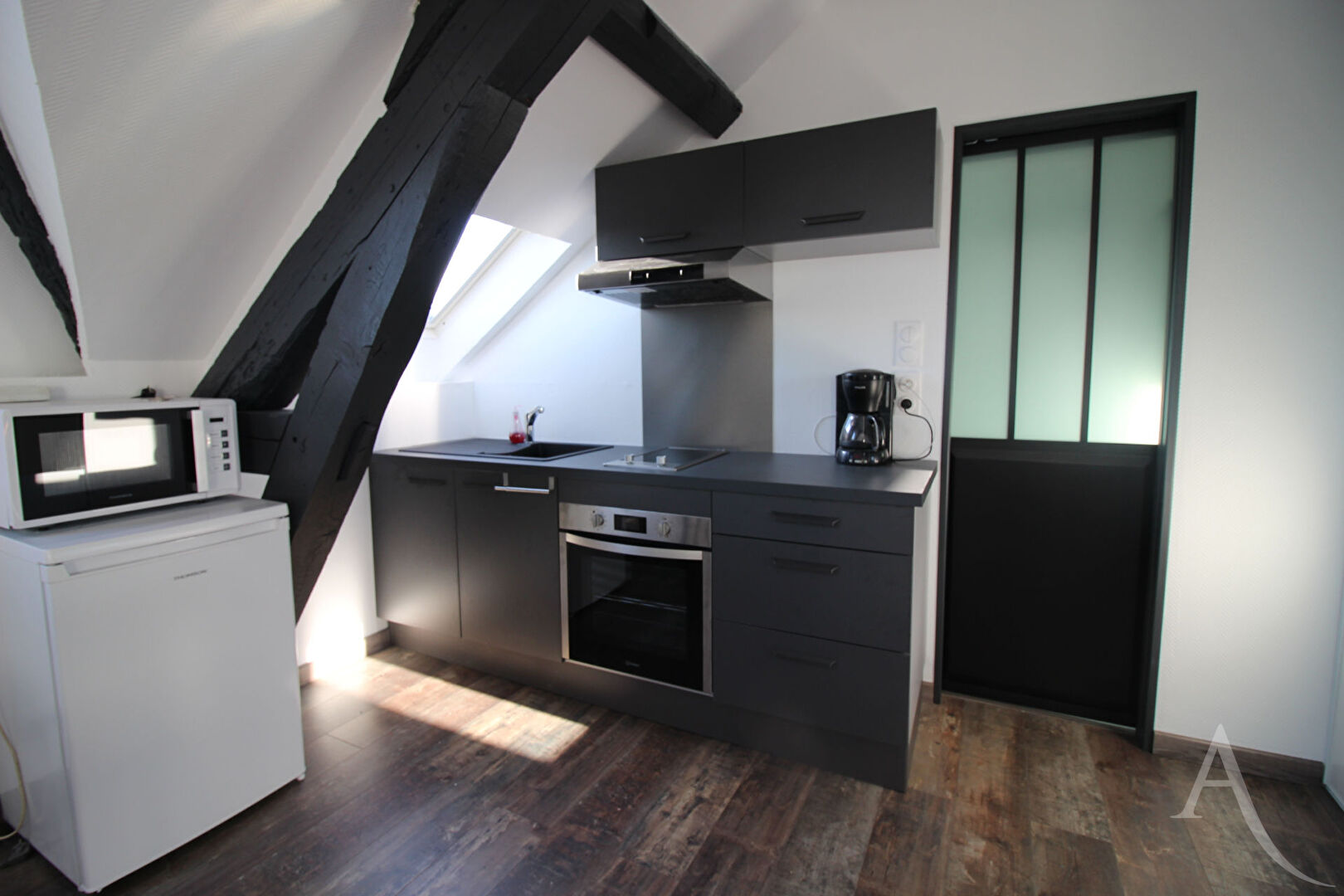 Photo Appartement meublé 1 pièce de 27m², coeur de ville de Mantes la Jolie image 3/5