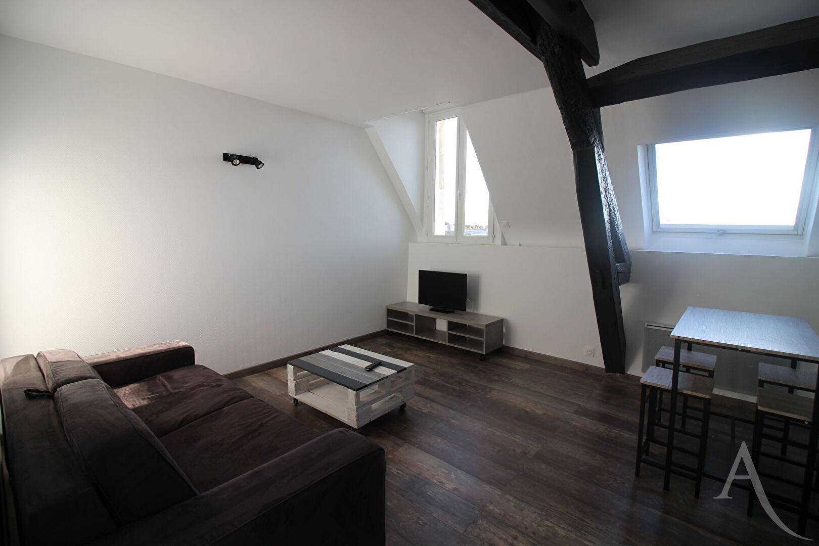 Photo Appartement meublé 1 pièce de 27m², coeur de ville de Mantes la Jolie image 4/5