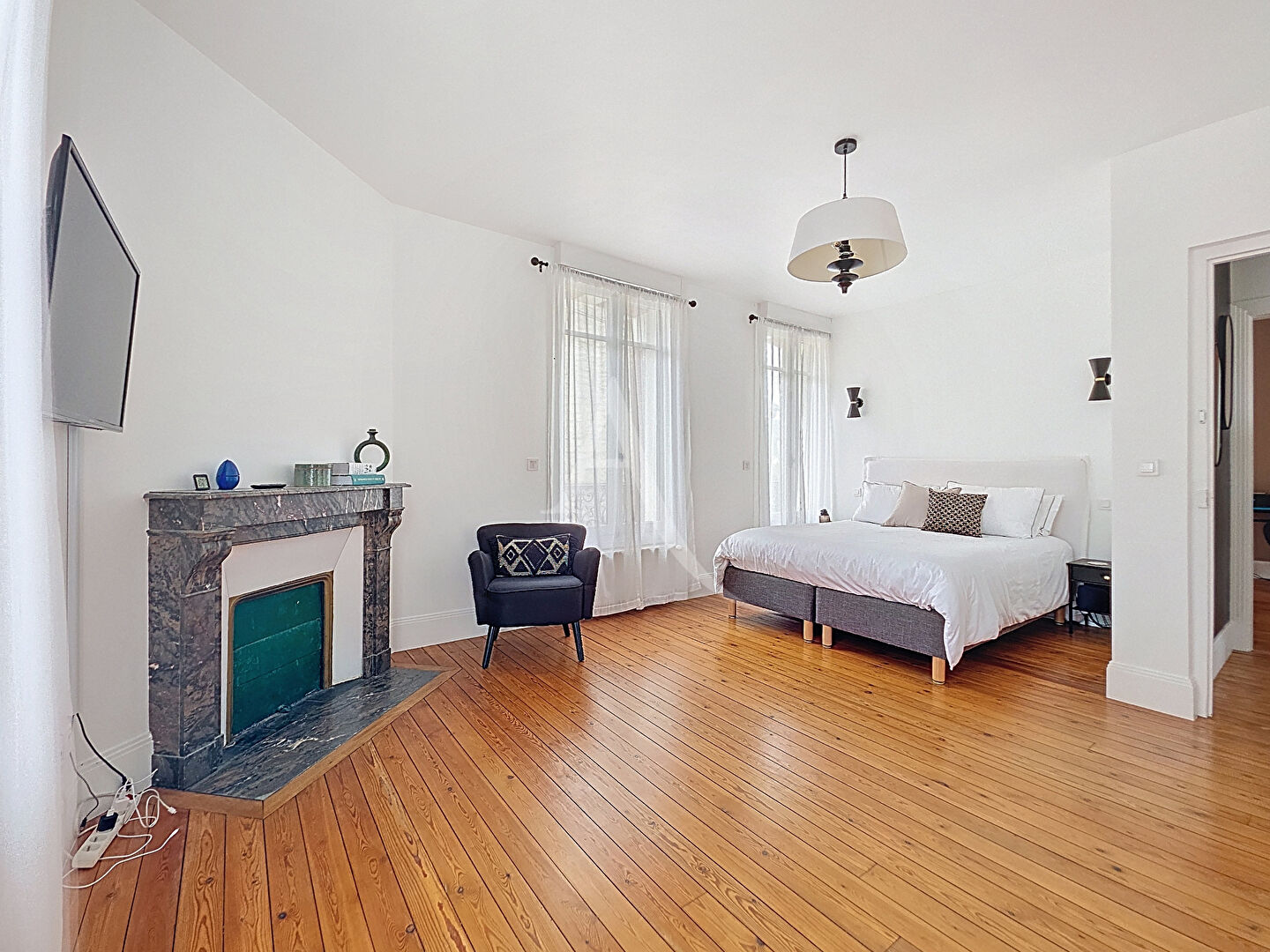 Photo Mantes la Jolie - les Martraits- Maison 5 chambres avec Jardin sans vis à vis accès gare en 10 minutes à pieds image 6/6