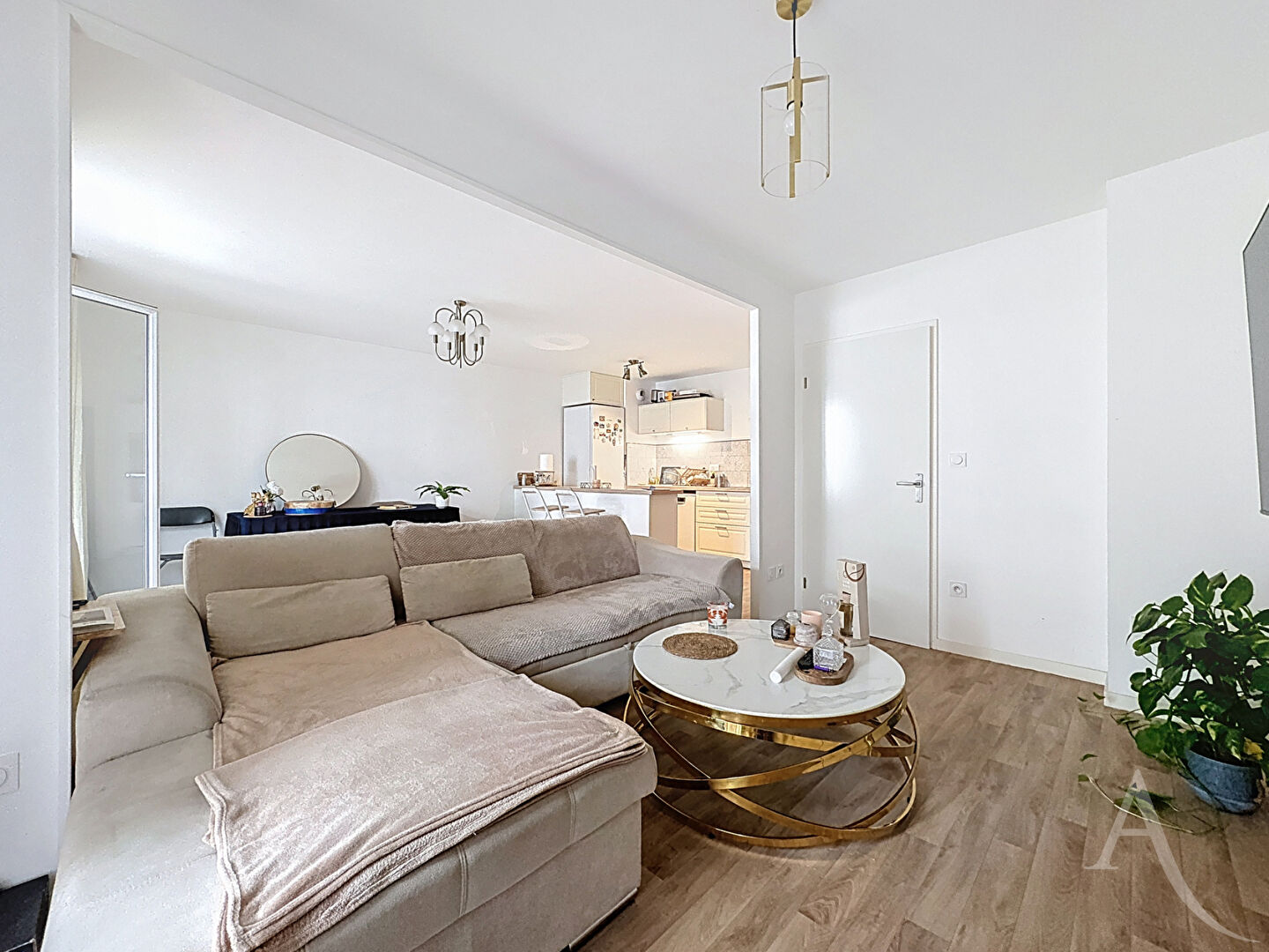 Photo Appartement Mantes La Ville 4 pièce(s) 74 m2 2 chambres balcon gare image 2/6