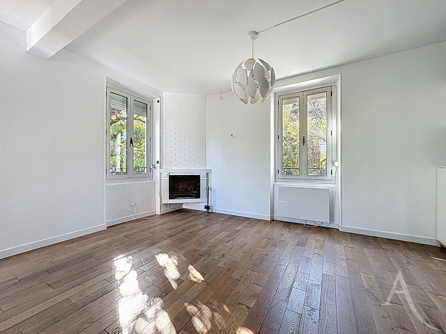 Photo EXCLUSIVITÉ - Charmante Maison 72m² avec Jardin Arboré - Mantes-la-Ville image 2/6