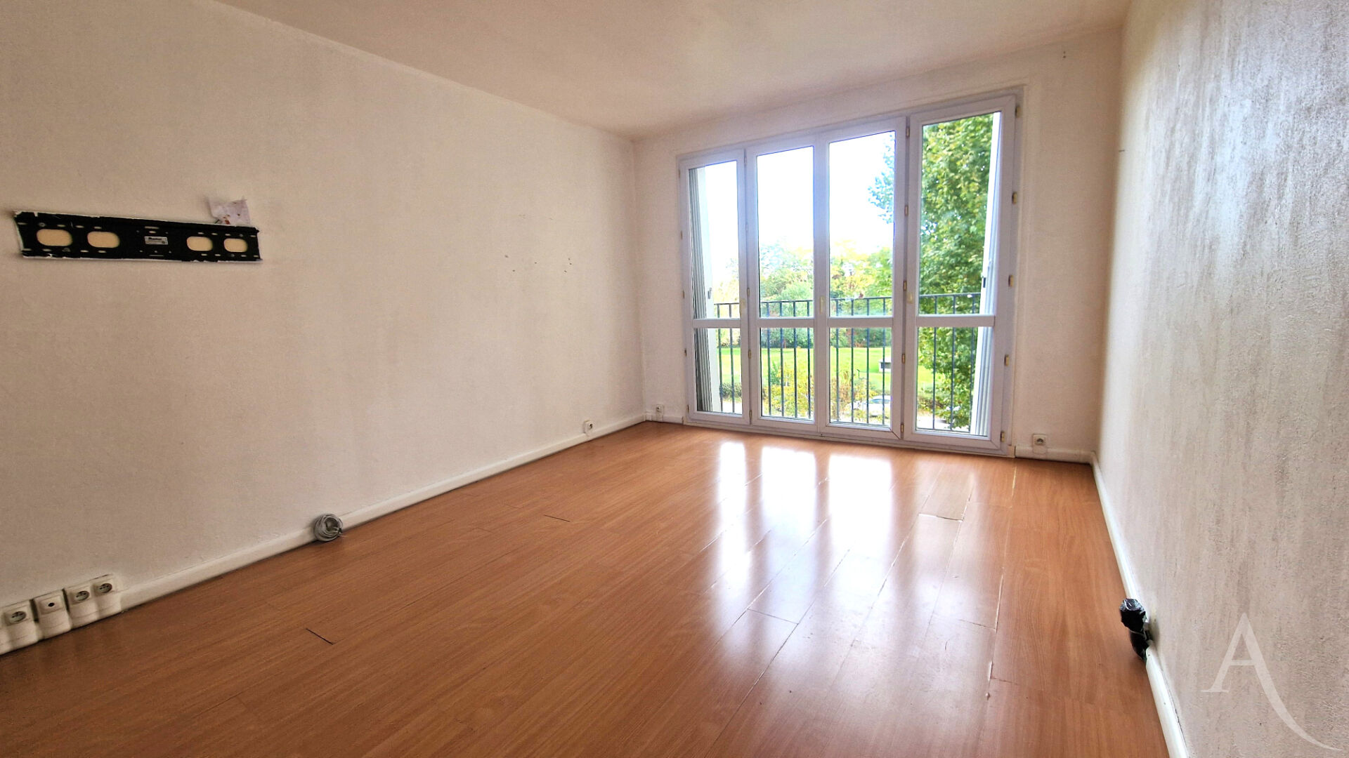 Beau F3 à Mantes La Jolie avec 2 chambres cave et parking