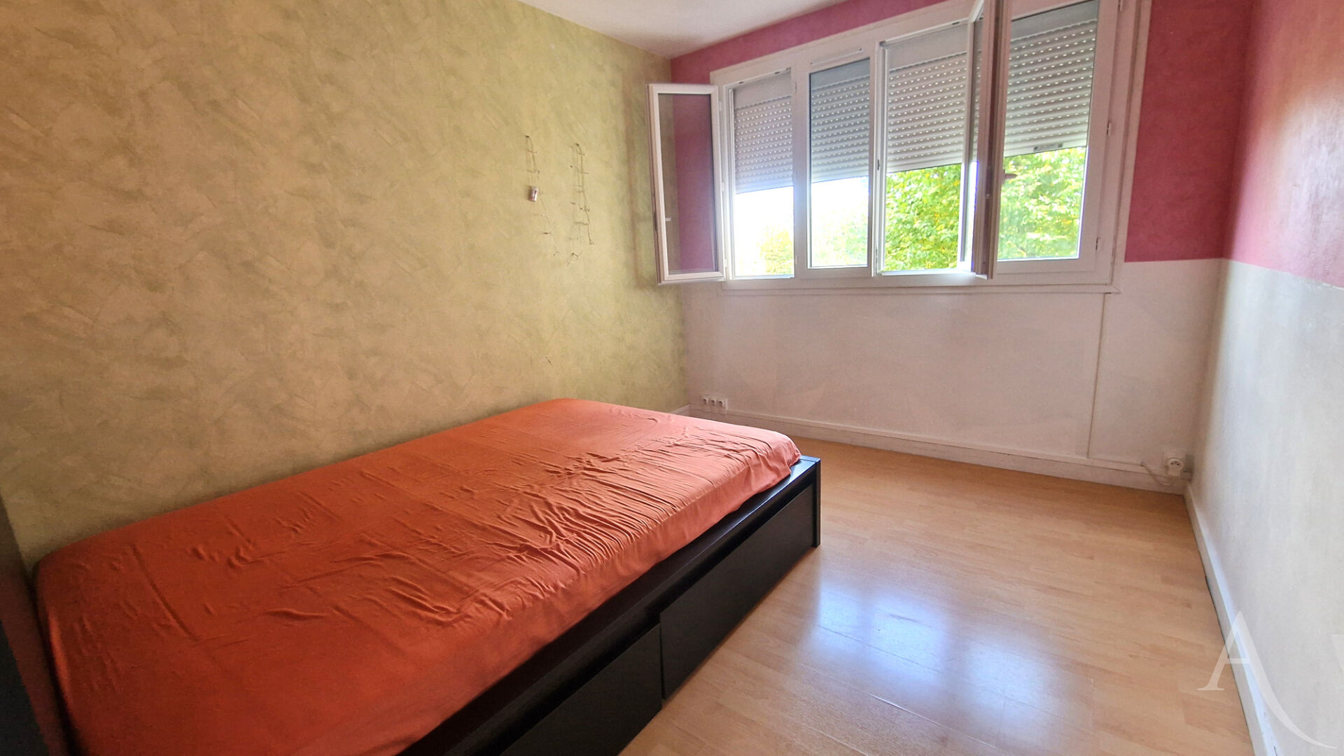 Photo Beau F3 à Mantes La Jolie avec 2 chambres cave et parking image 4/5