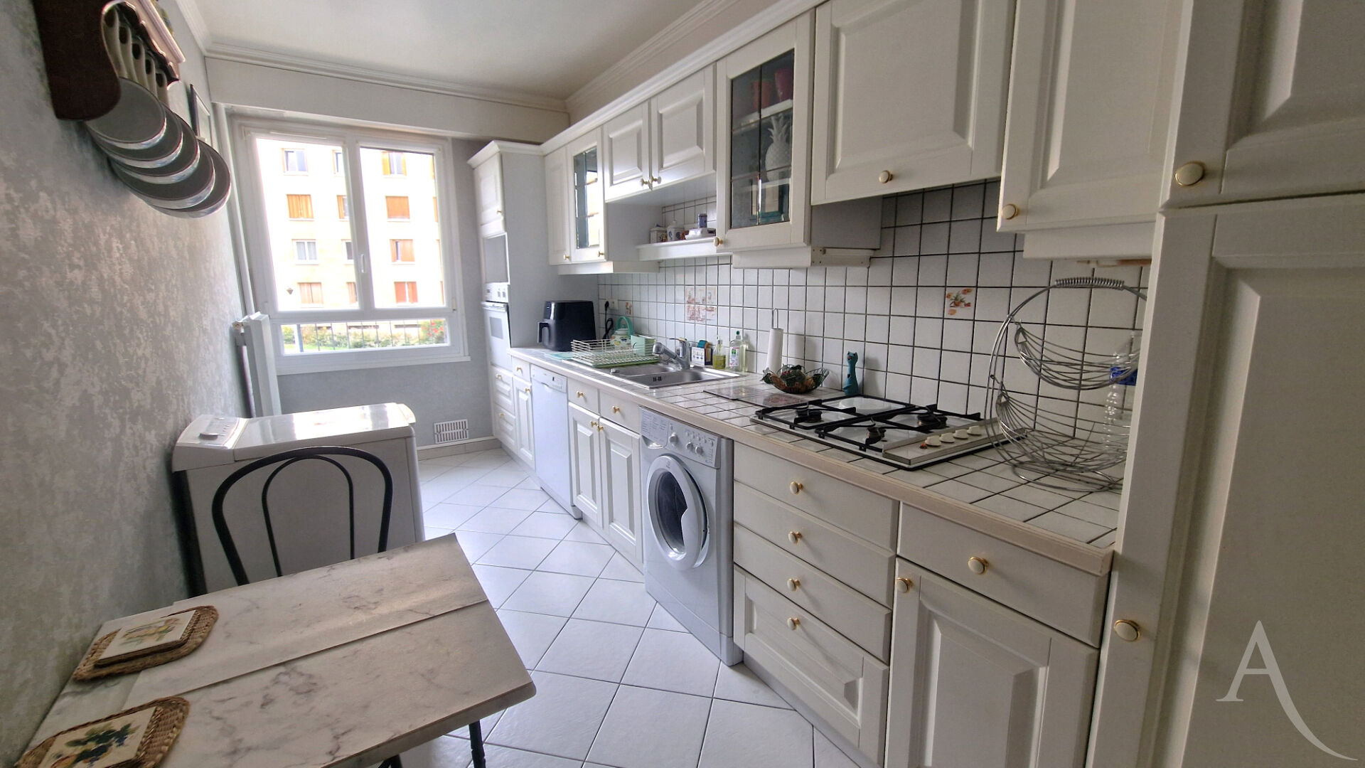 Photo Bel Appartement  F4 avec balcon en centre-ville de Mantes la Jolie image 3/6