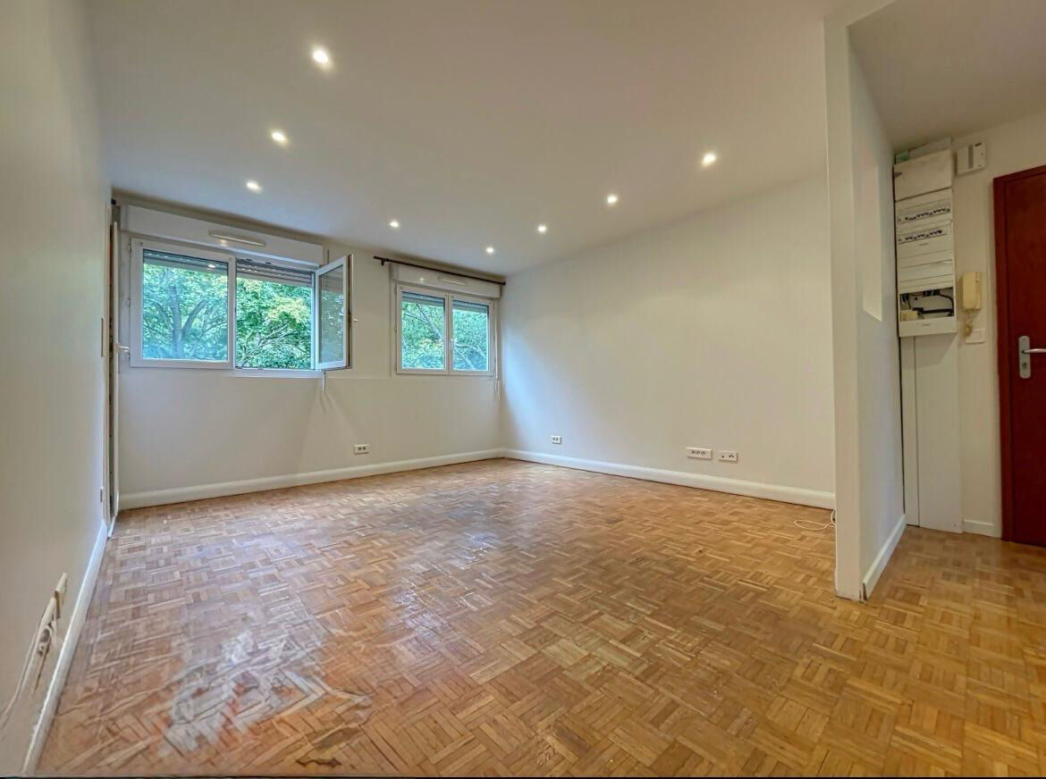 Photo Appartement Aubergenville 3 pièce(s) 56,30  m2 2 CHAMBRES - CAVE - BALCON image 2/6