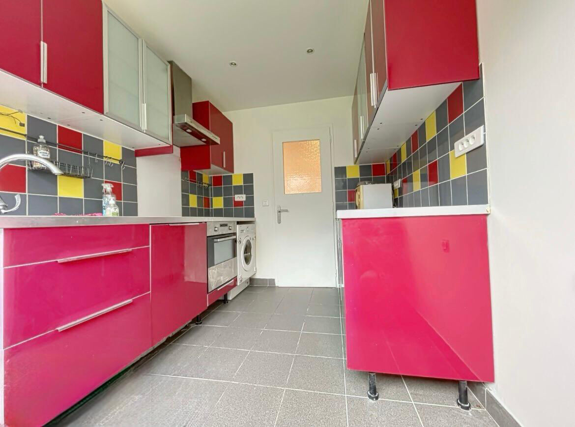 Photo Appartement Aubergenville 3 pièce(s) 56,30  m2 2 CHAMBRES - CAVE - BALCON image 4/6