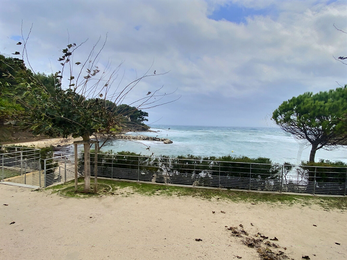 Photo LOCATION MEUBLEE T2 AVEC PLACE DE PRIVATISEE ET GRAND JARDIN CARRY LE ROUET image 6/6