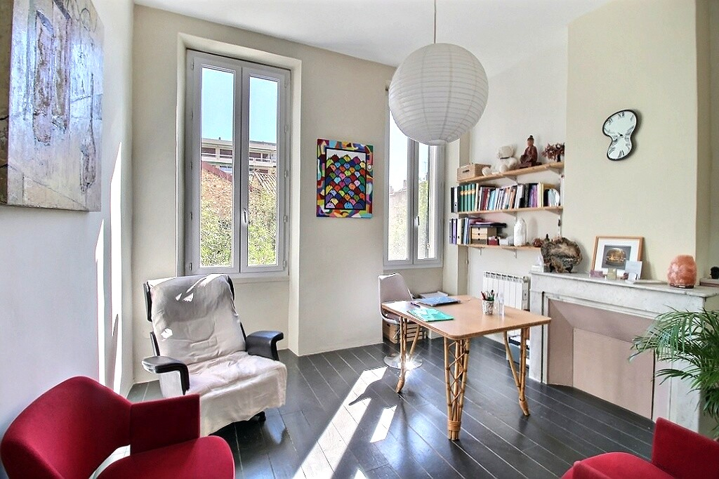 Photo Marseille8ème- RUE PARADIS -cession de bail- local plus appartement/bureaux -jardin . image 6/6