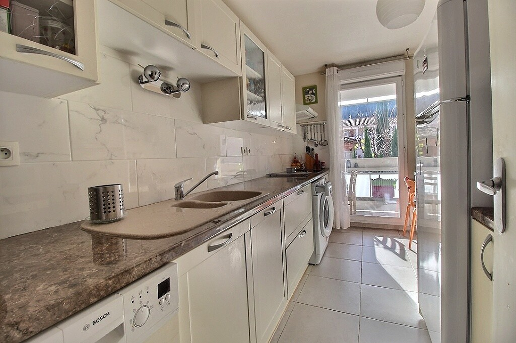 Photo MARSEILLE 13 - APPARTEMENT 3 CHAMBRES - AU CALME - TERRASSE- ASCENSEUR - image 2/6