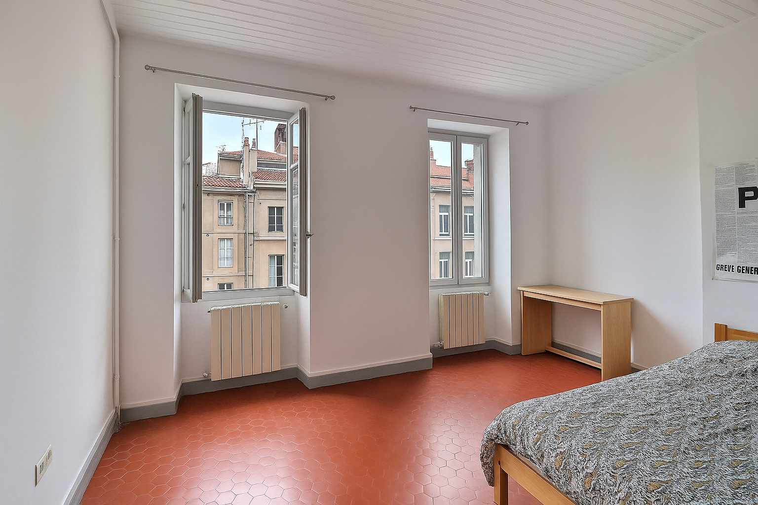 Photo APPARTEMENT 3 PIECES + BUREAU - CAVE - 13001 MARSEILLE - RUE LAFAYETTE image 3/5