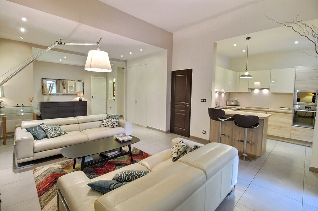 Photo MARSEILLE 13008. Proche Prado, Rez-de-jardin avec dépendance image 1/6