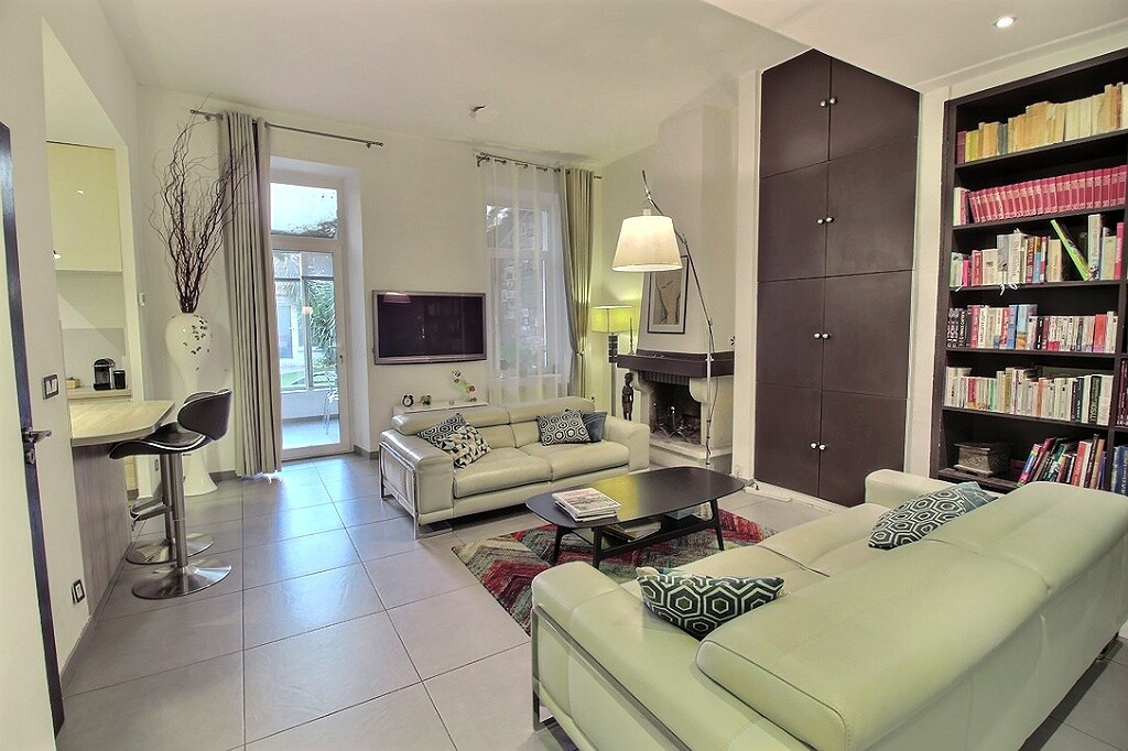 Photo MARSEILLE 13008. Proche Prado, Rez-de-jardin avec dépendance image 5/6